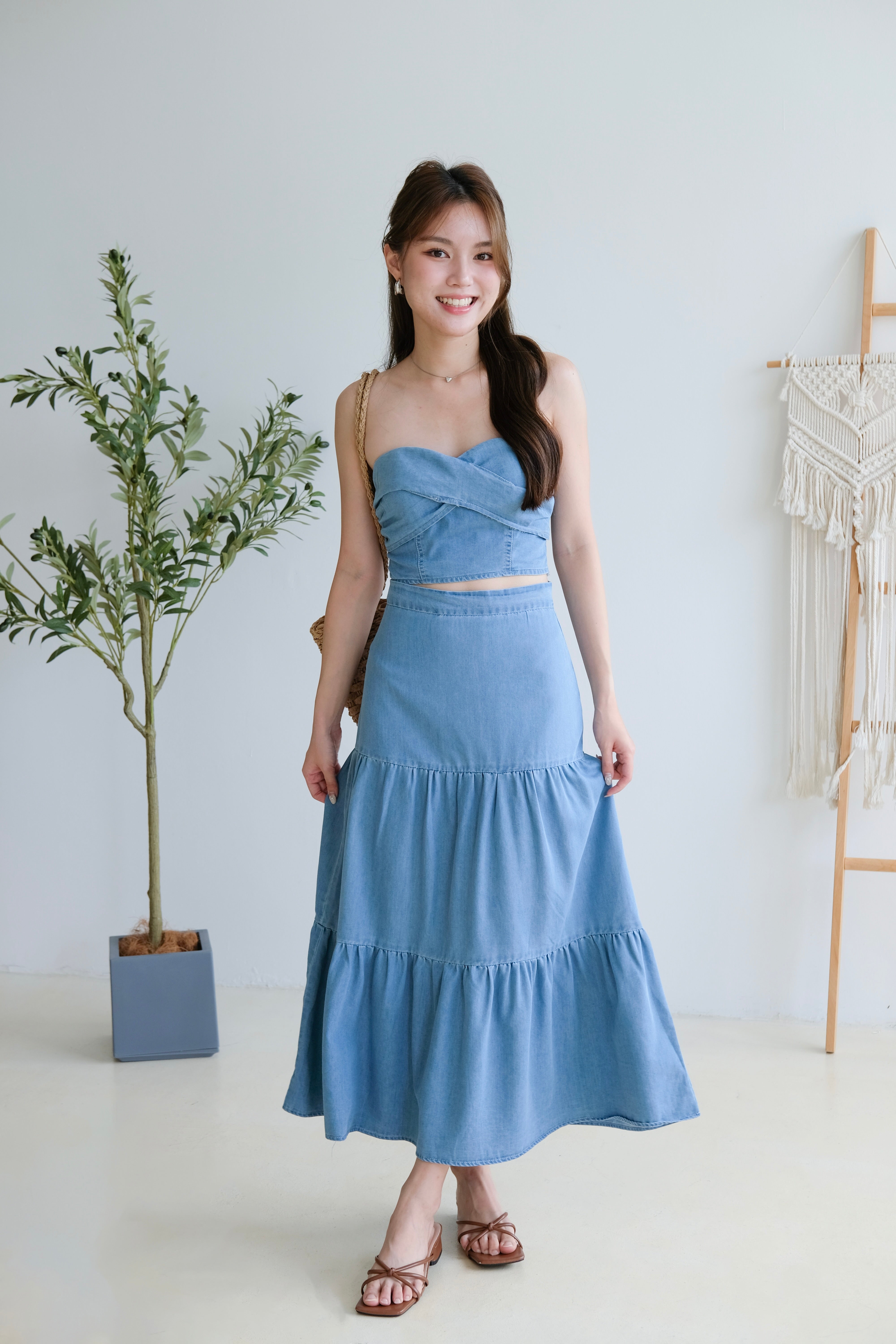 Shyla Sweetheart Denim Padded Crop Top (Light Blue)