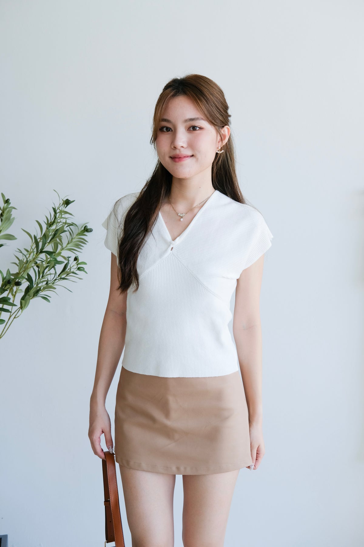 Elvie V Neckline Knit Top (White)