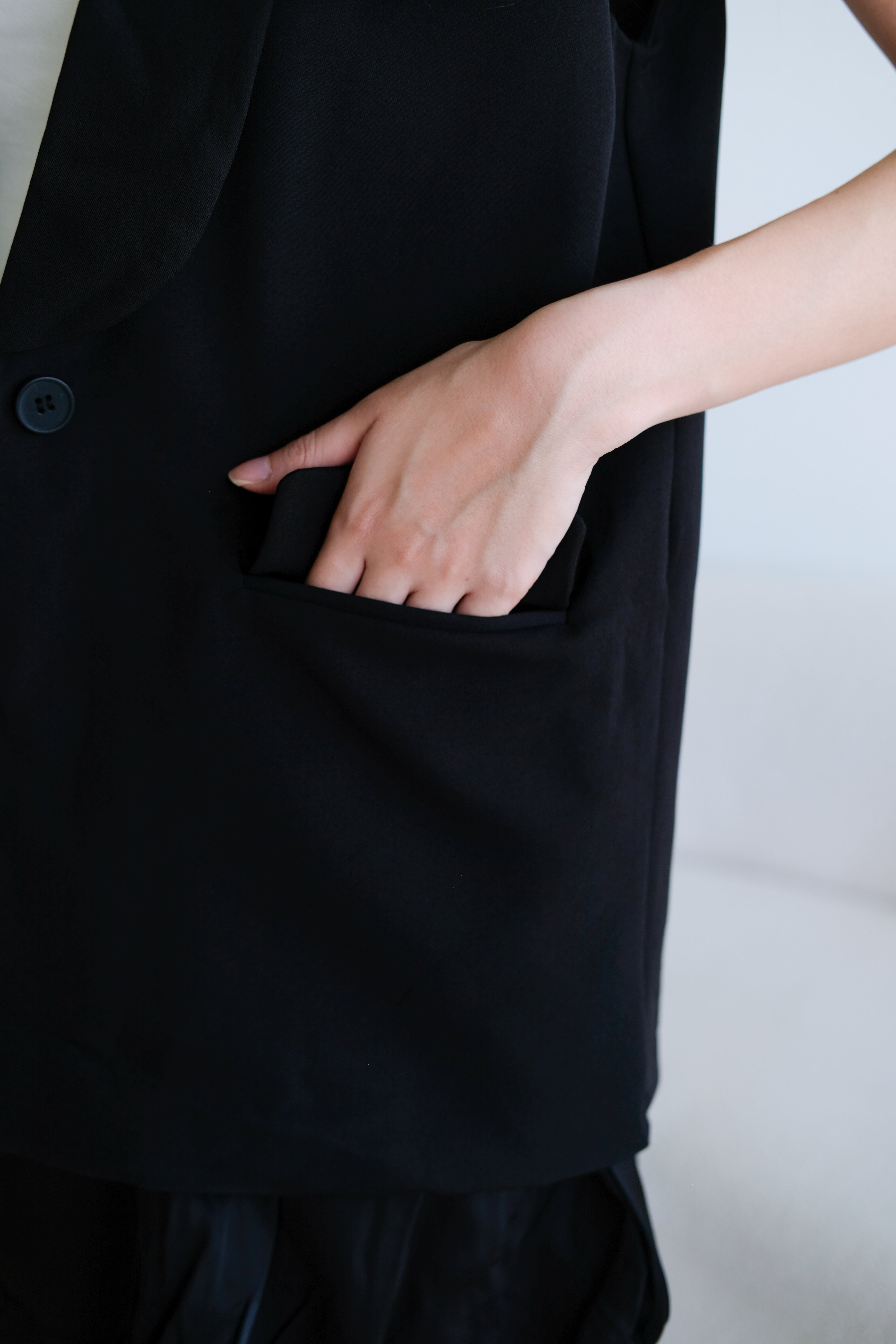 Zora Blazer Long Vest (Black)