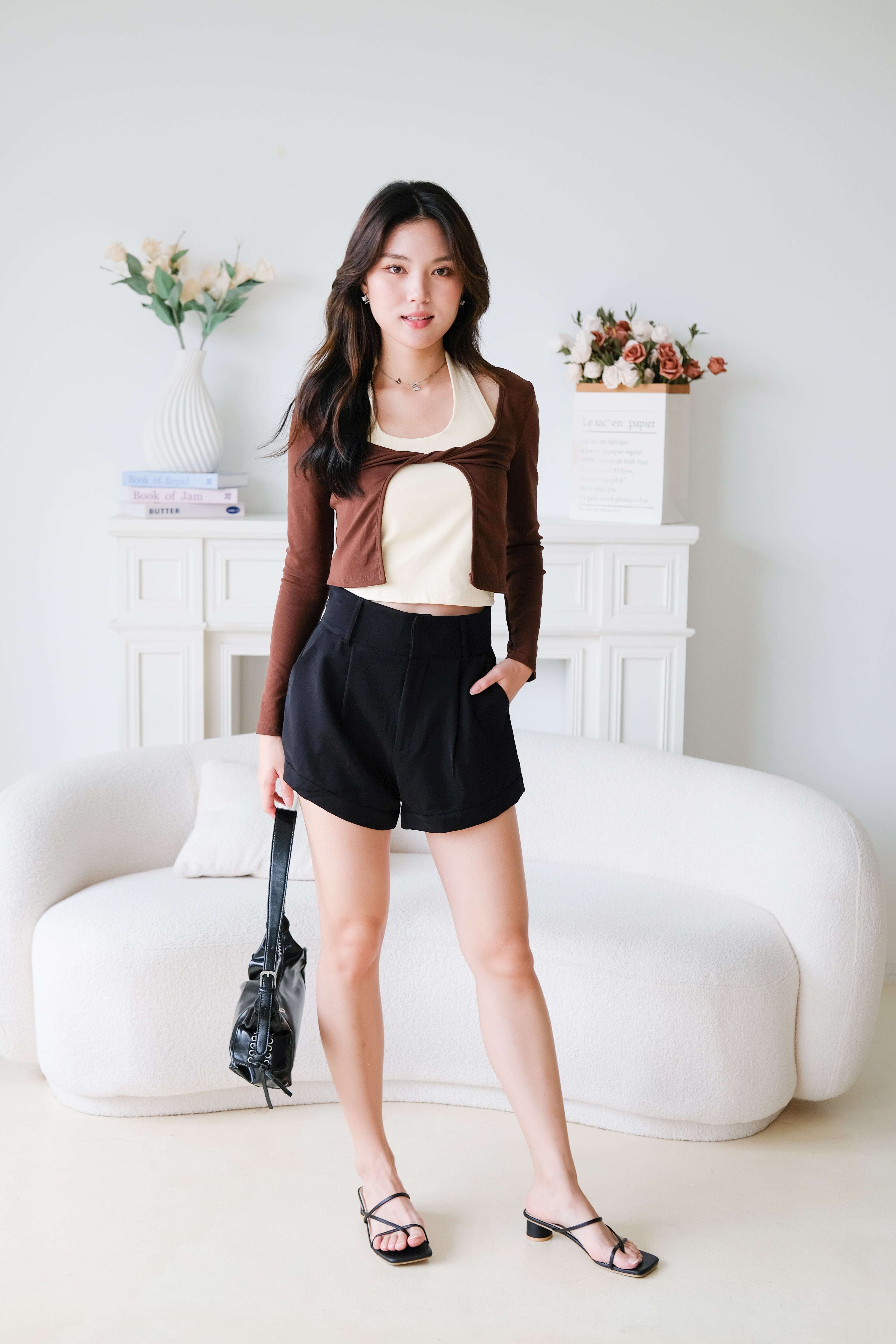 Bowie Curved Hem Basic Shorts (Black)