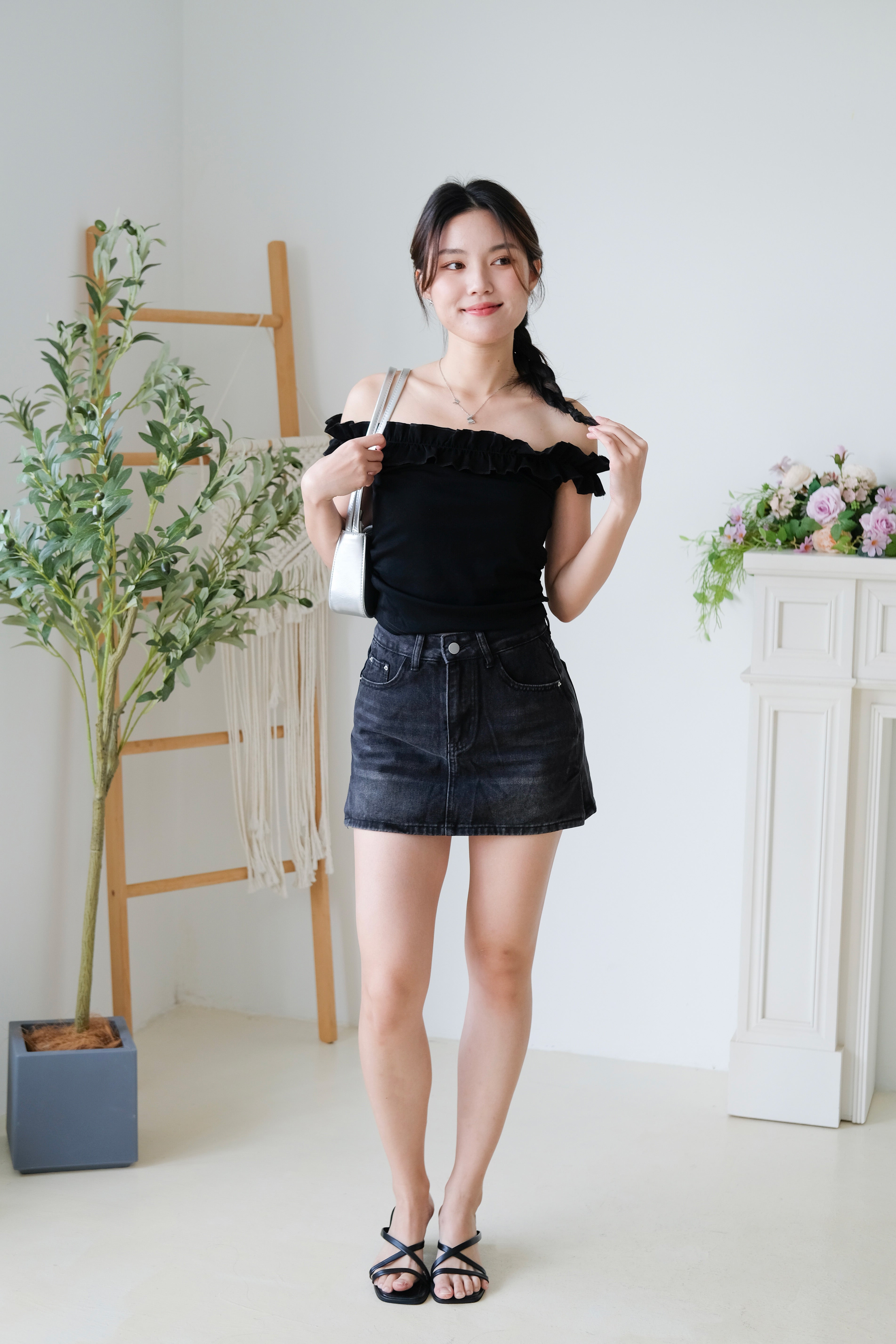 Layla Ruffle Off Shoulder (Black)