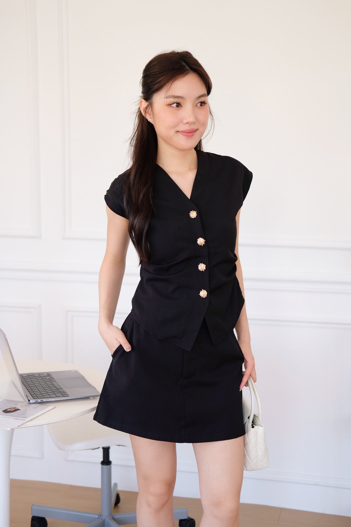 Jarelle Metallic Button Set (Black)