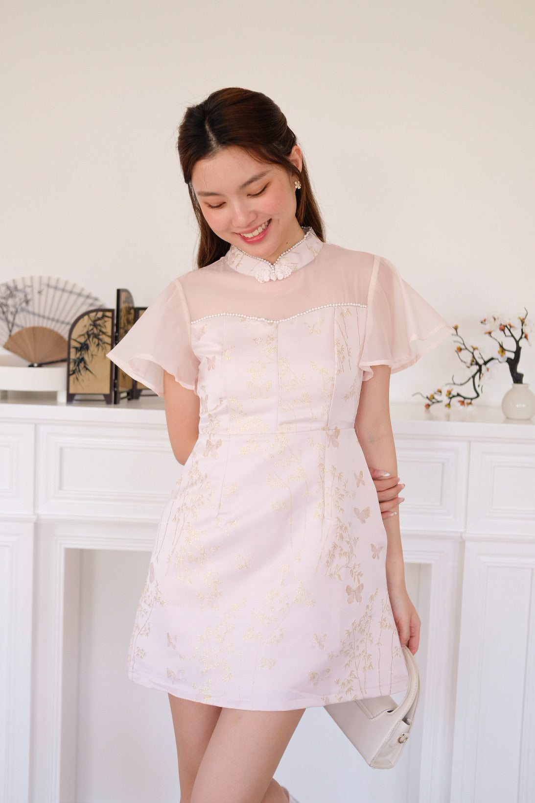蝶梦 Butterfly Flutter Pearl Cheongsam Dress (Light Pink)