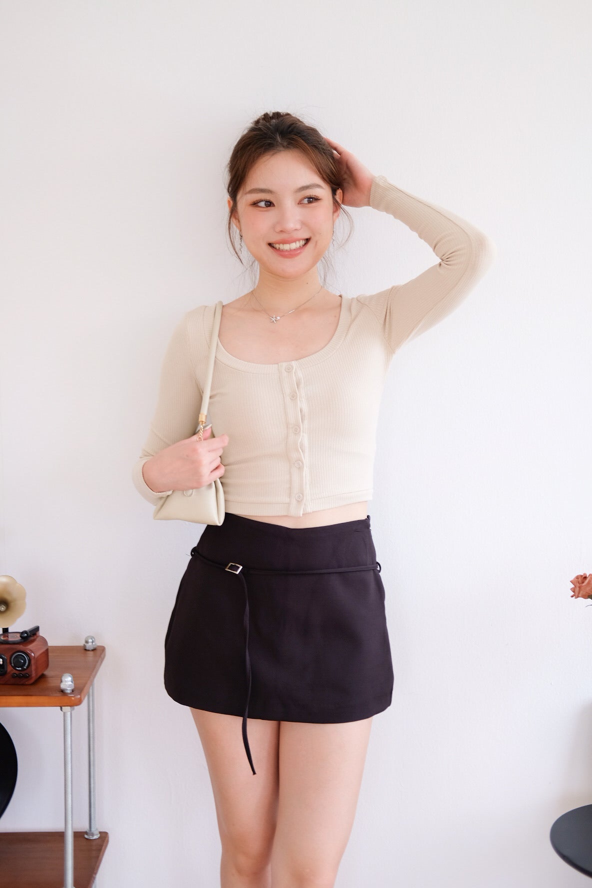 Lucine Ribbed Long Sleeves Crop Top (Beige)