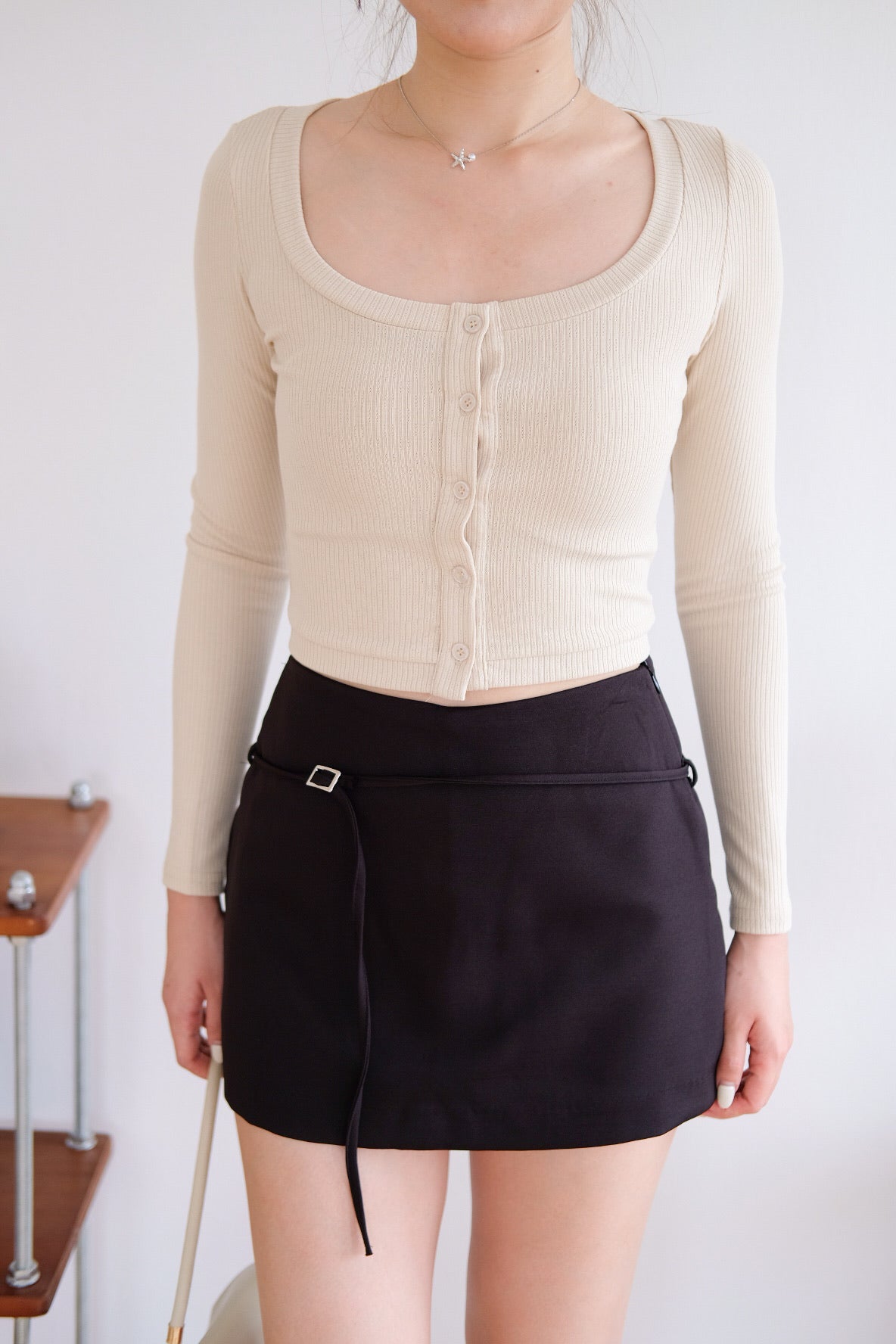Lucine Ribbed Long Sleeves Crop Top (Beige)