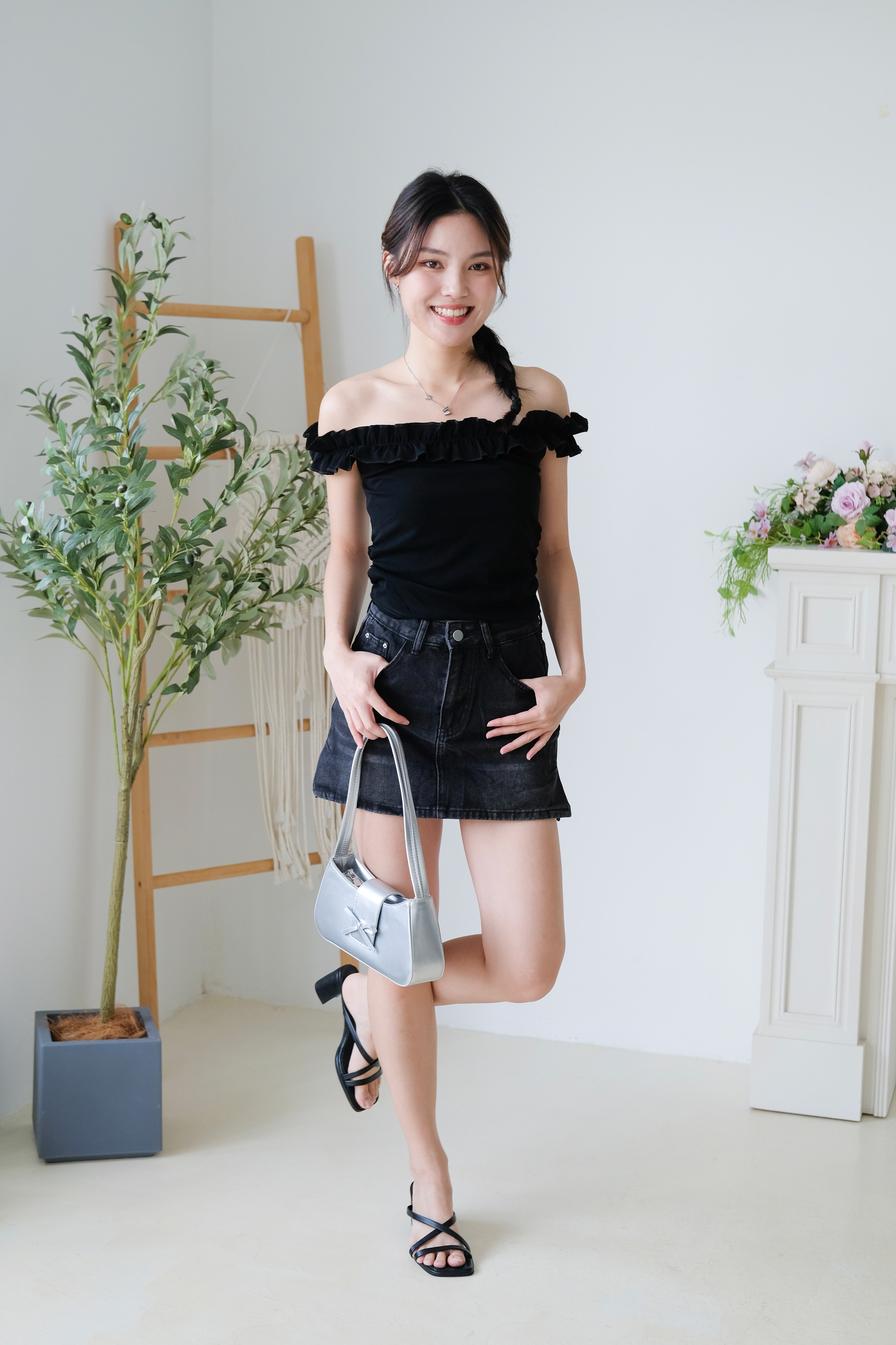 Layla Ruffle Off Shoulder (Black)