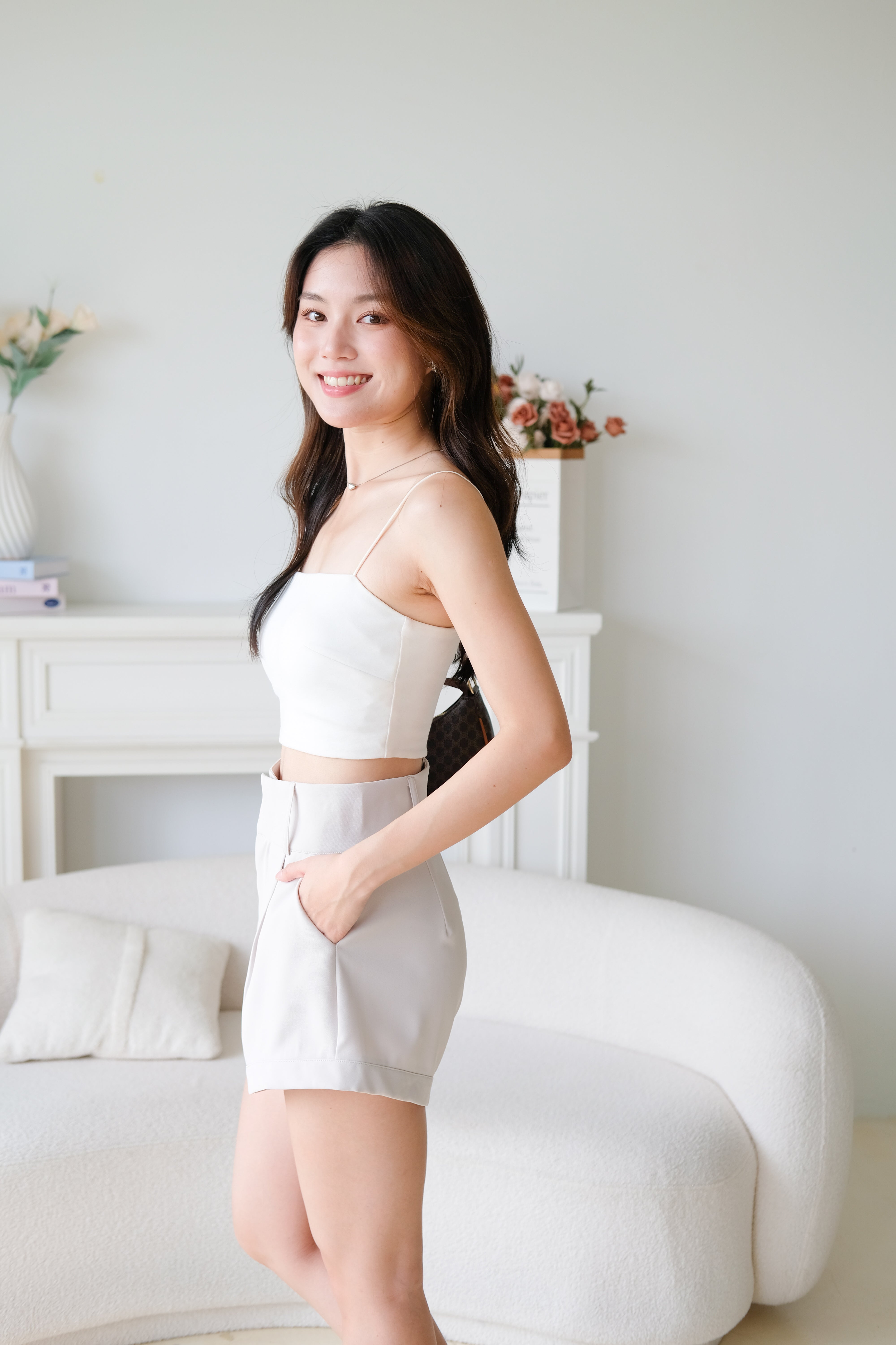 Bowie Curved Hem Basic Shorts (Beige)