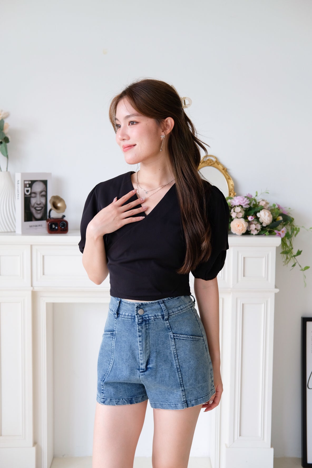 Laura Puffy Crop Top (Black)