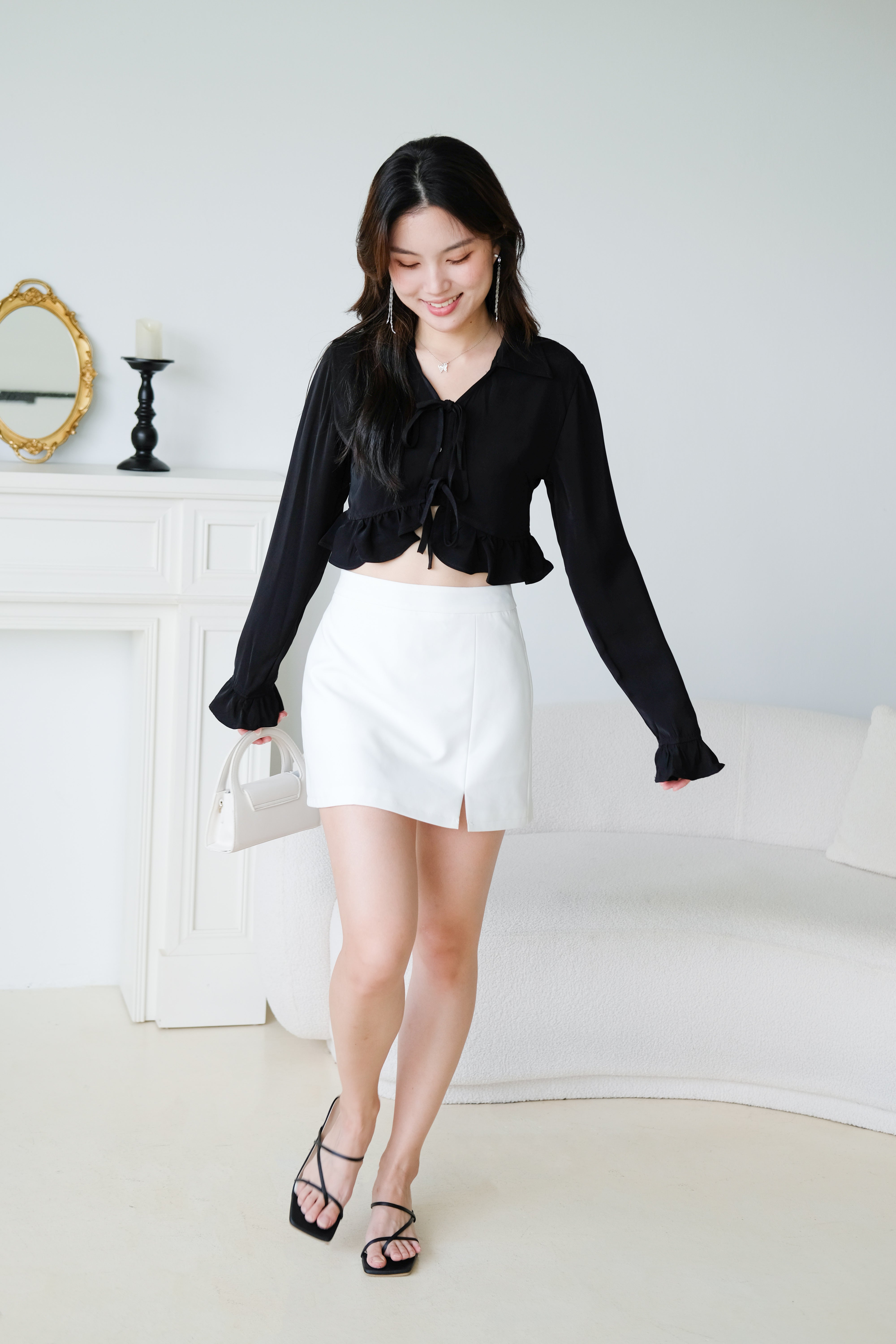 Nikki Ribbon Ruffle Sleeved Crop Top (Black)