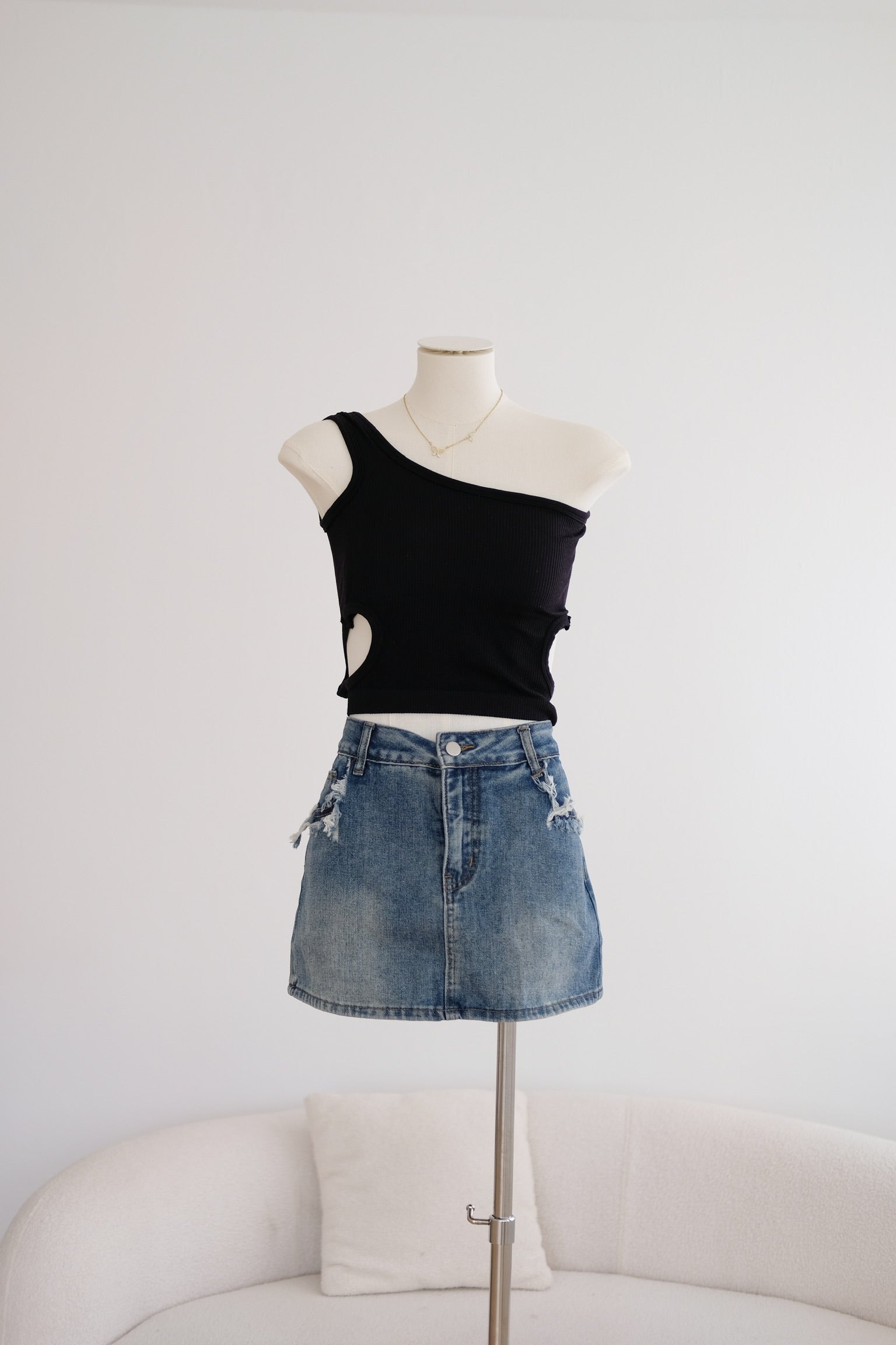 One-Shoulder Padded Cutout Knit Top (Black)