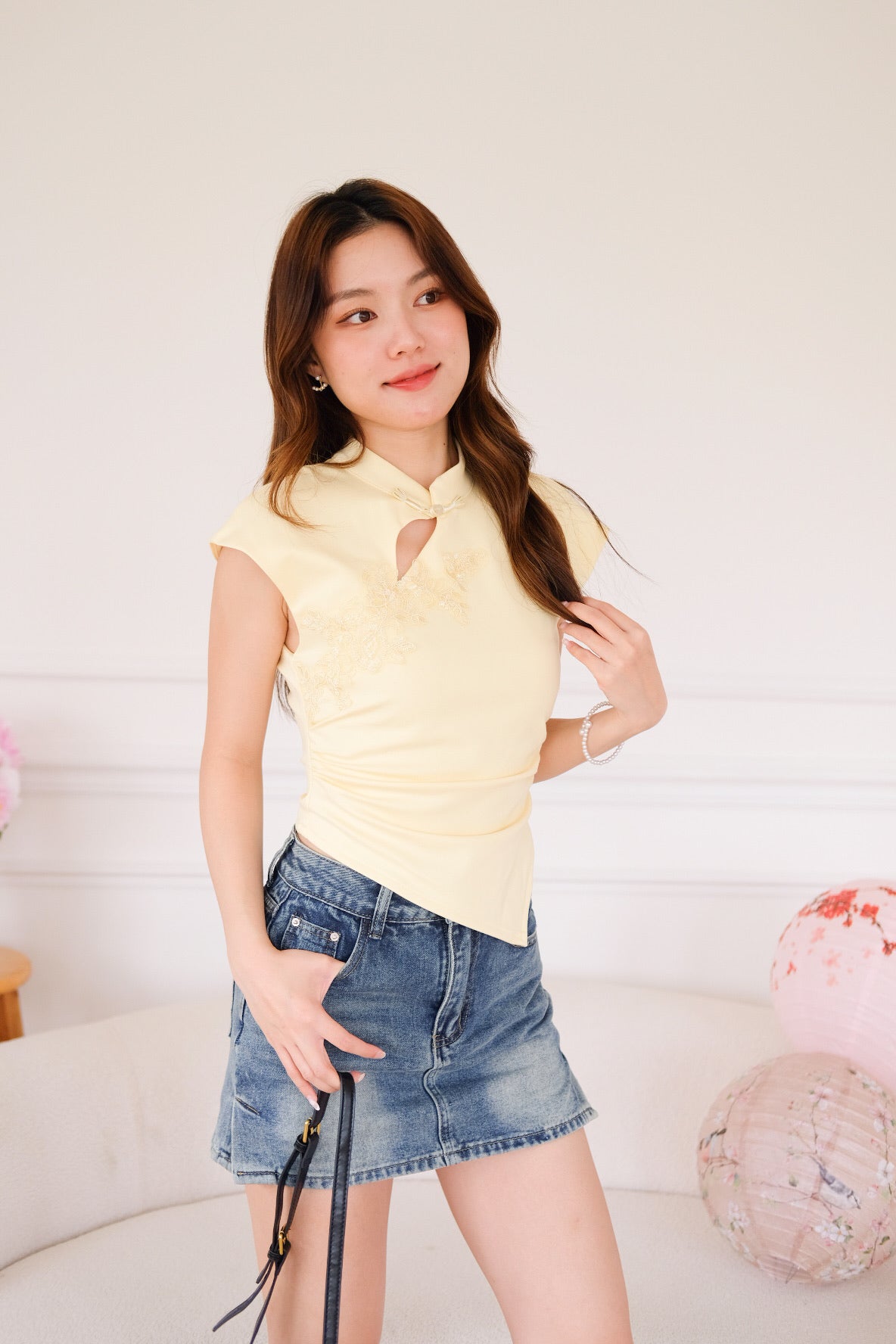 安逸 An Yi Basic Ruched Crop Top (Light Yellow)