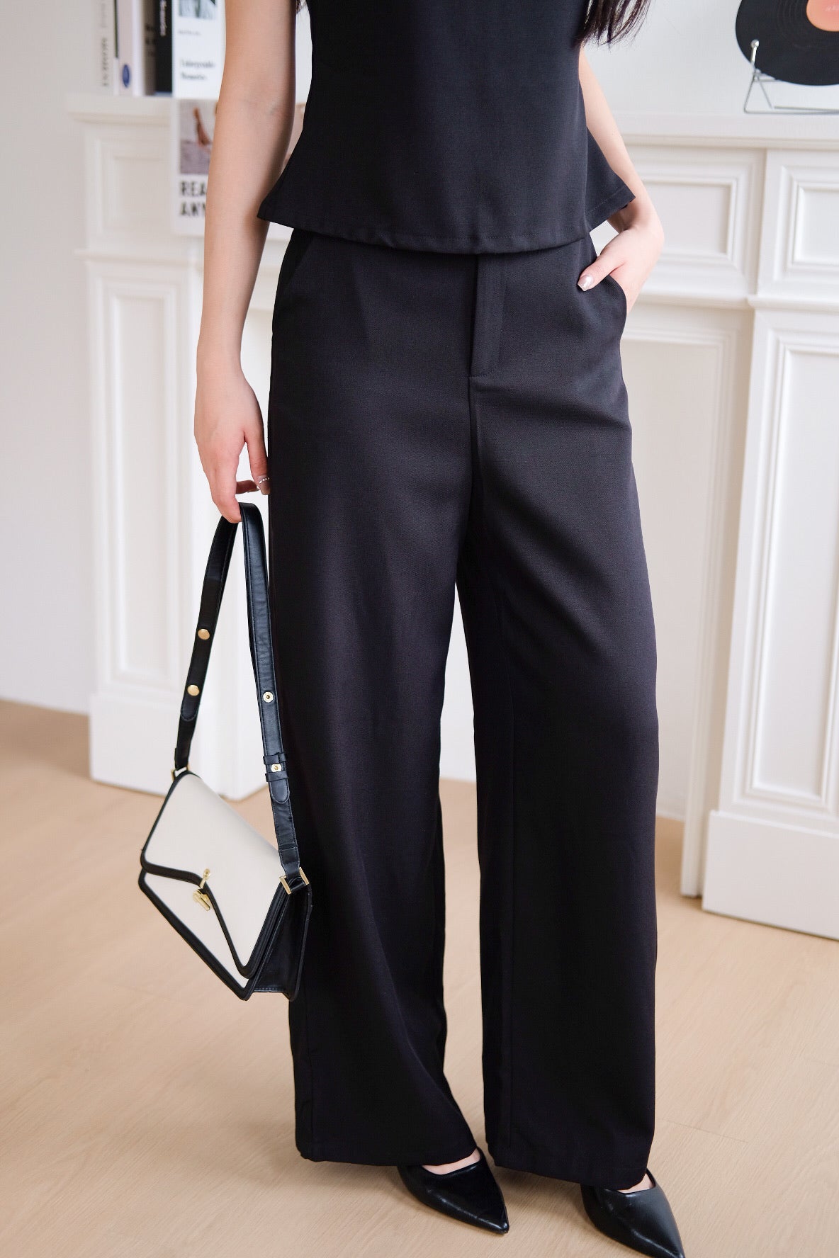 Reagan Square Neck Minimal Set (Black)