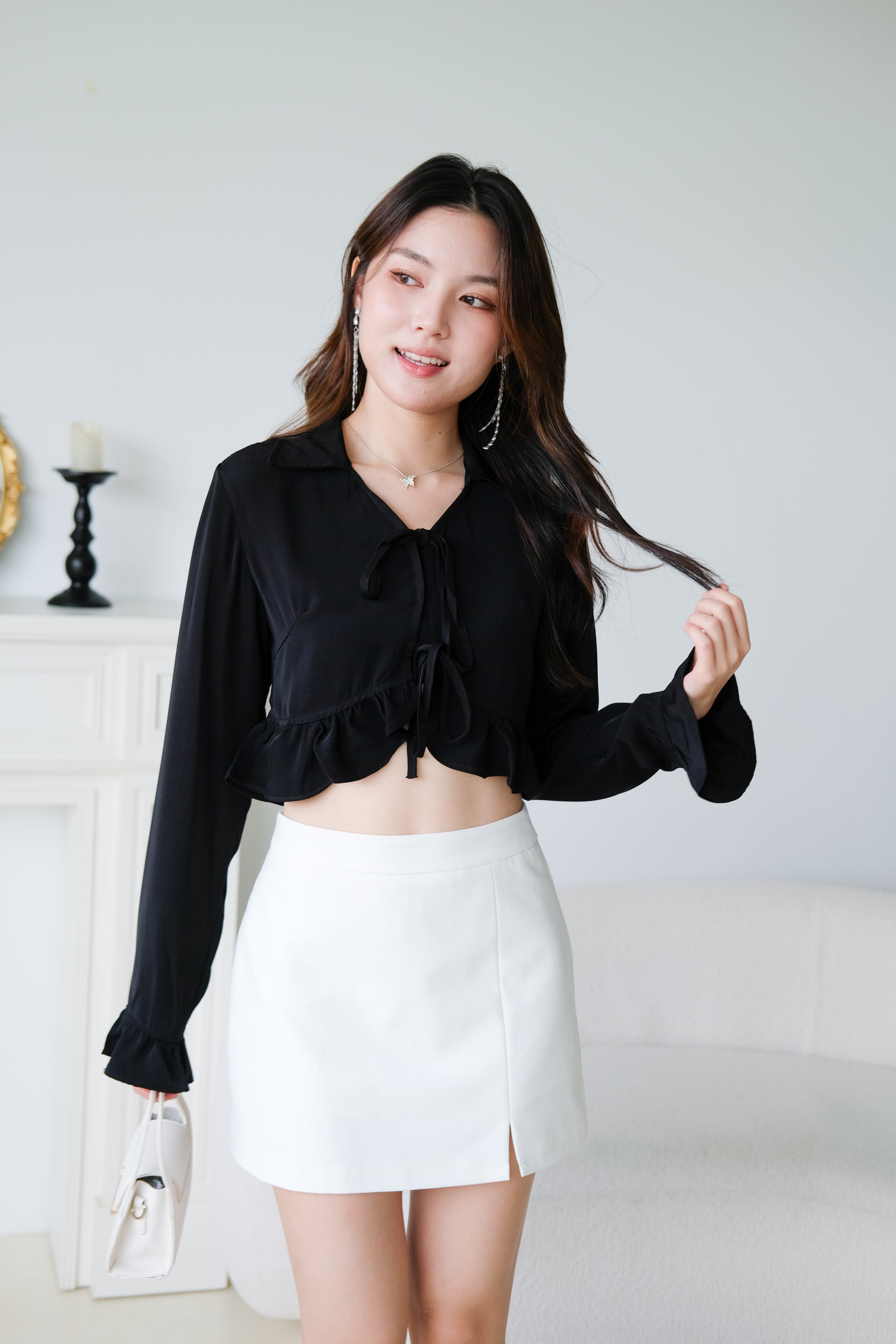 Nikki Ribbon Ruffle Sleeved Crop Top (Black)