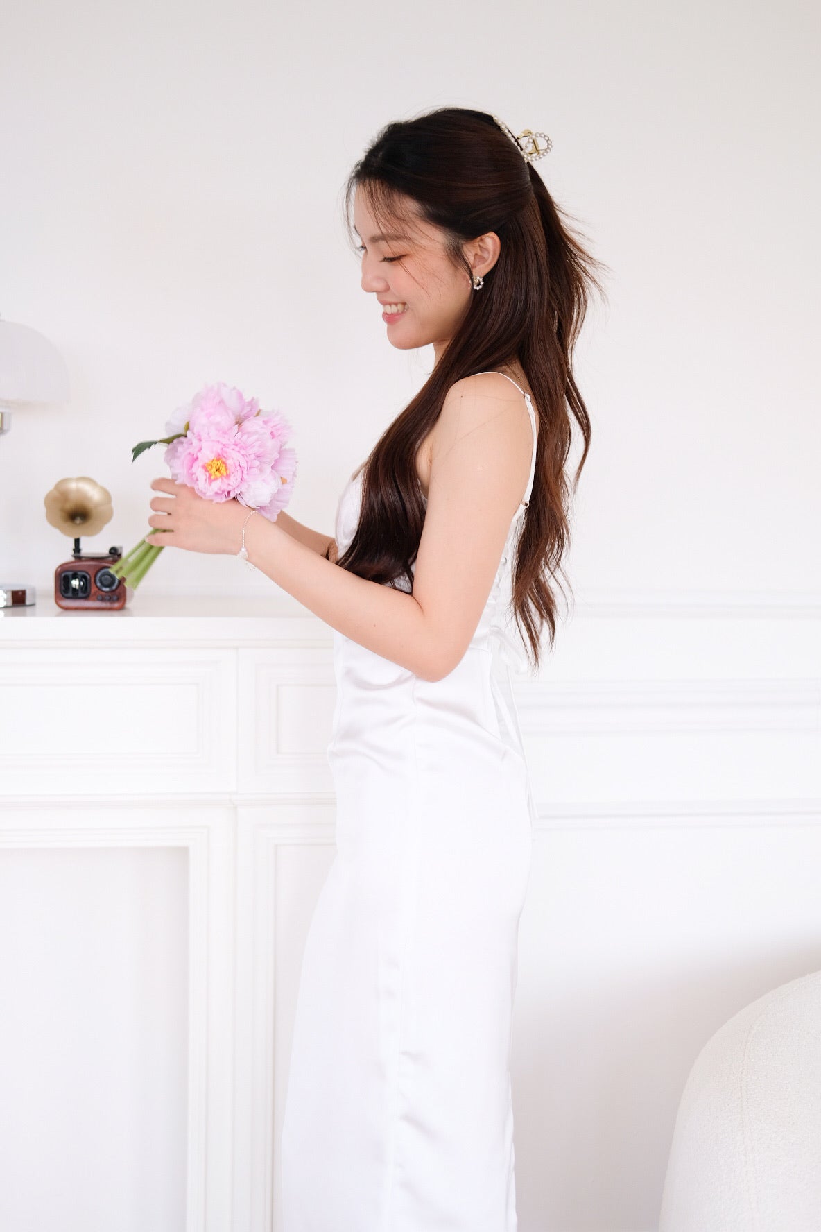 Elizabeth Sweetheart Satin Maxi Dress (White)
