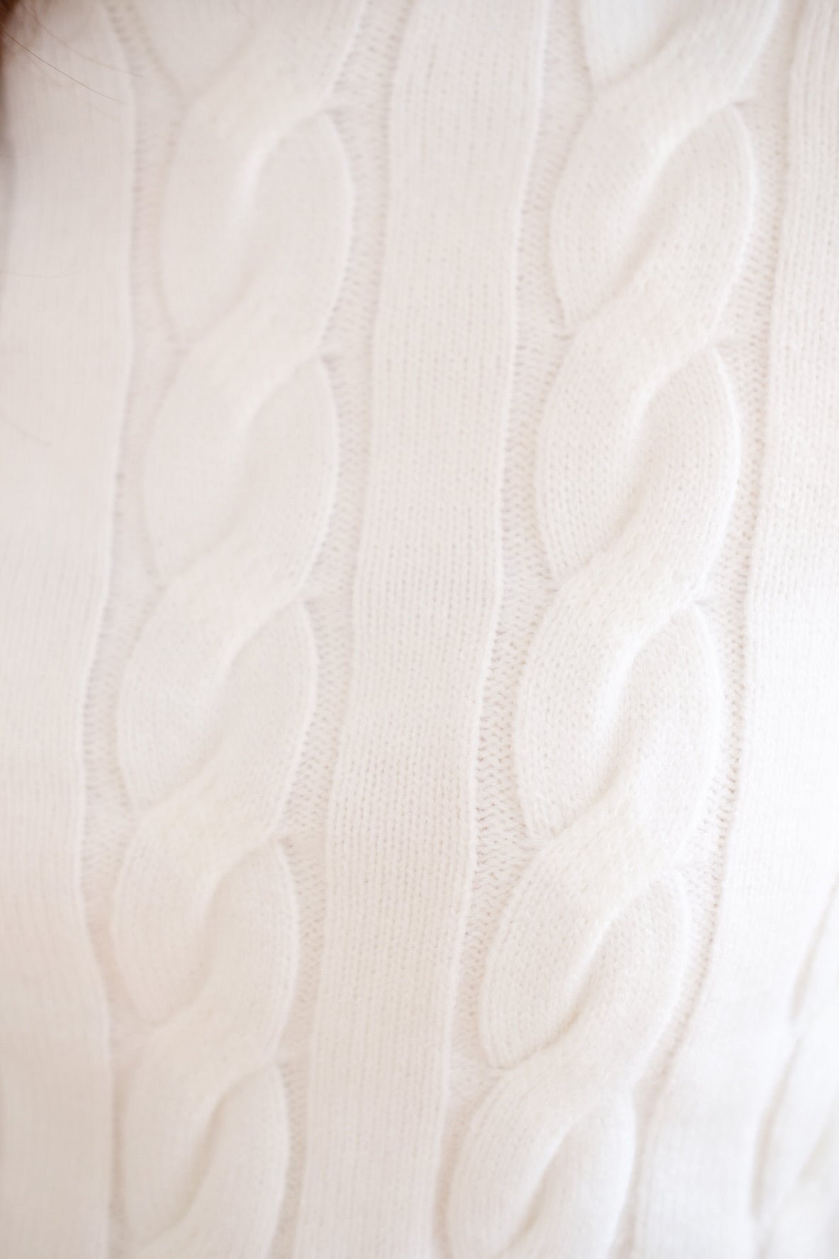 Jeanie Cable Knit Sweater (White)