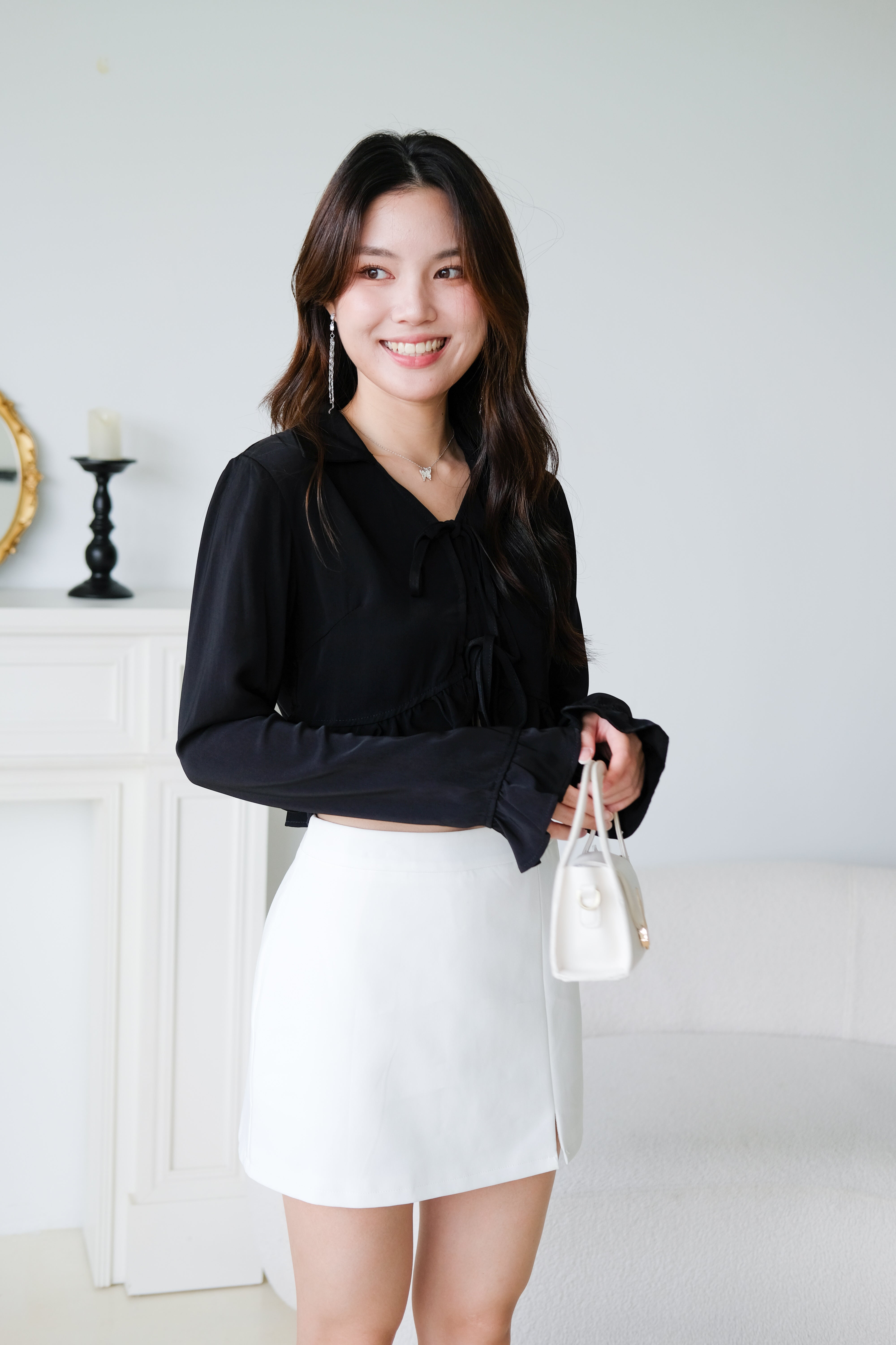 Nikki Ribbon Ruffle Sleeved Crop Top (Black)