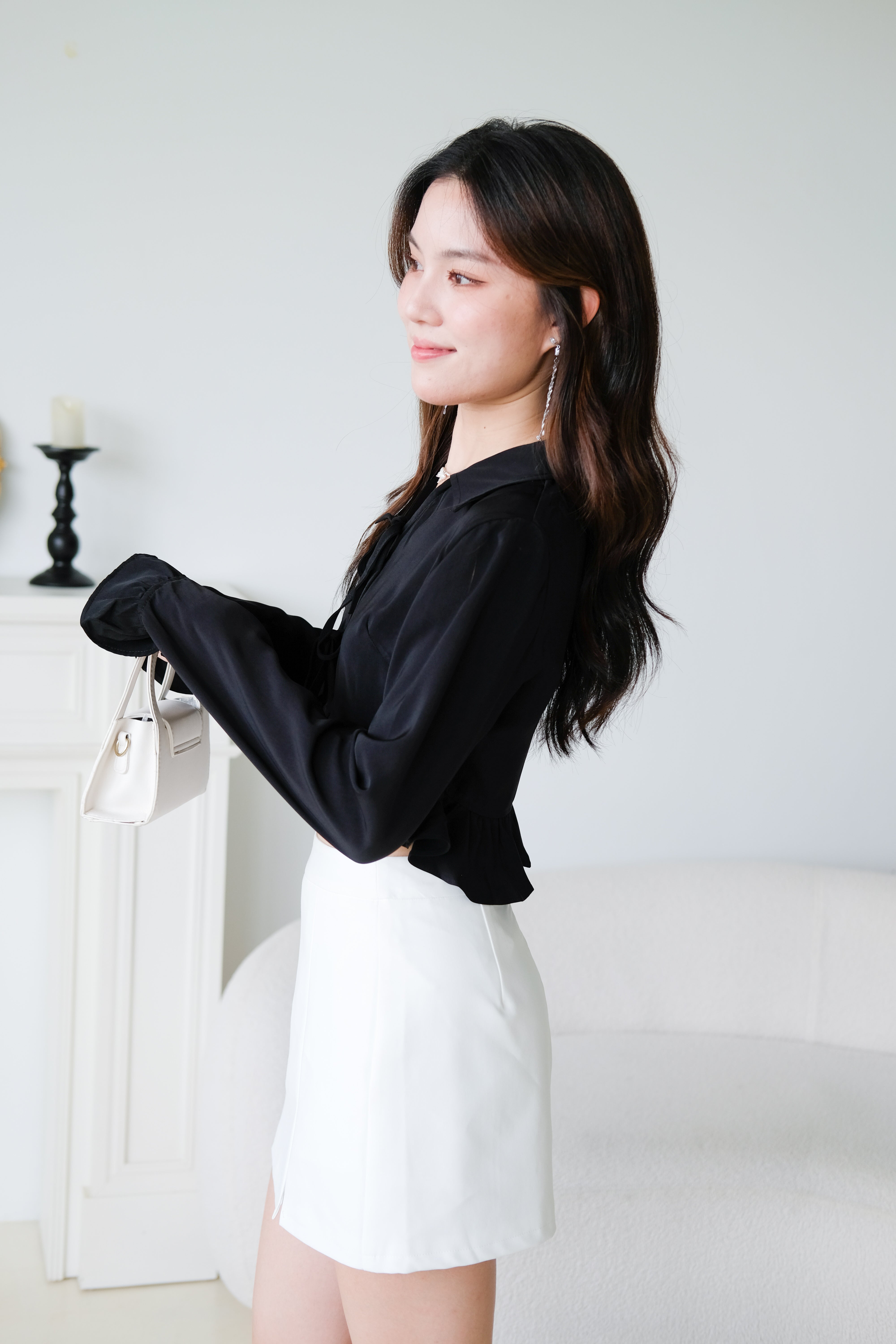 Nikki Ribbon Ruffle Sleeved Crop Top (Black)