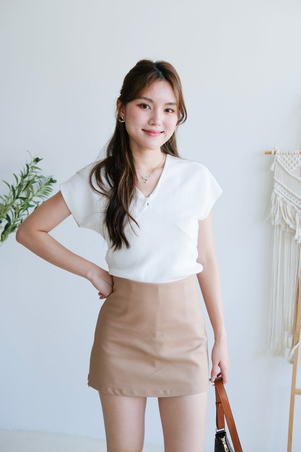 Elvie V Neckline Knit Top (White)