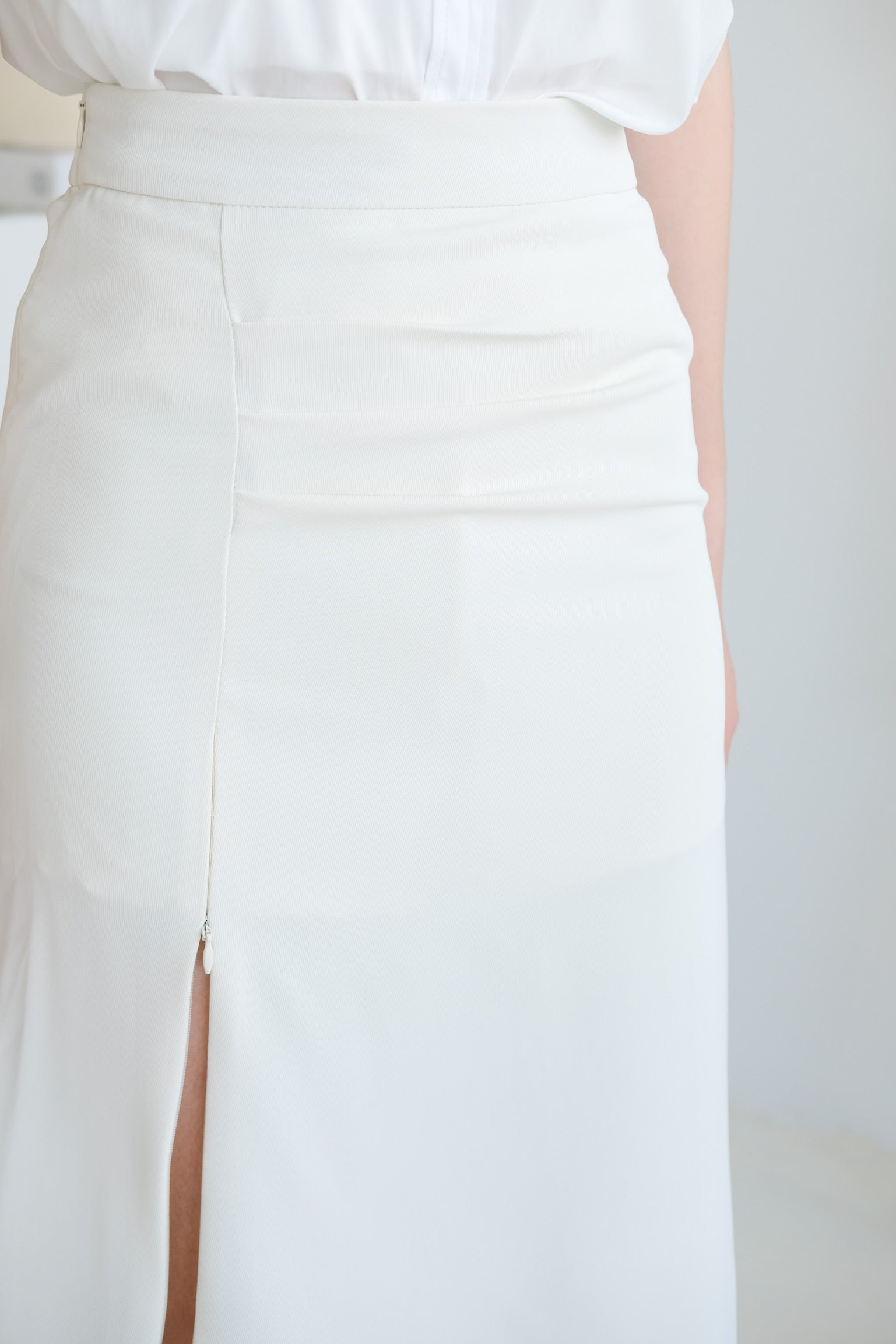 High Waisted Ruched Slit Midi Skirt (Cream)