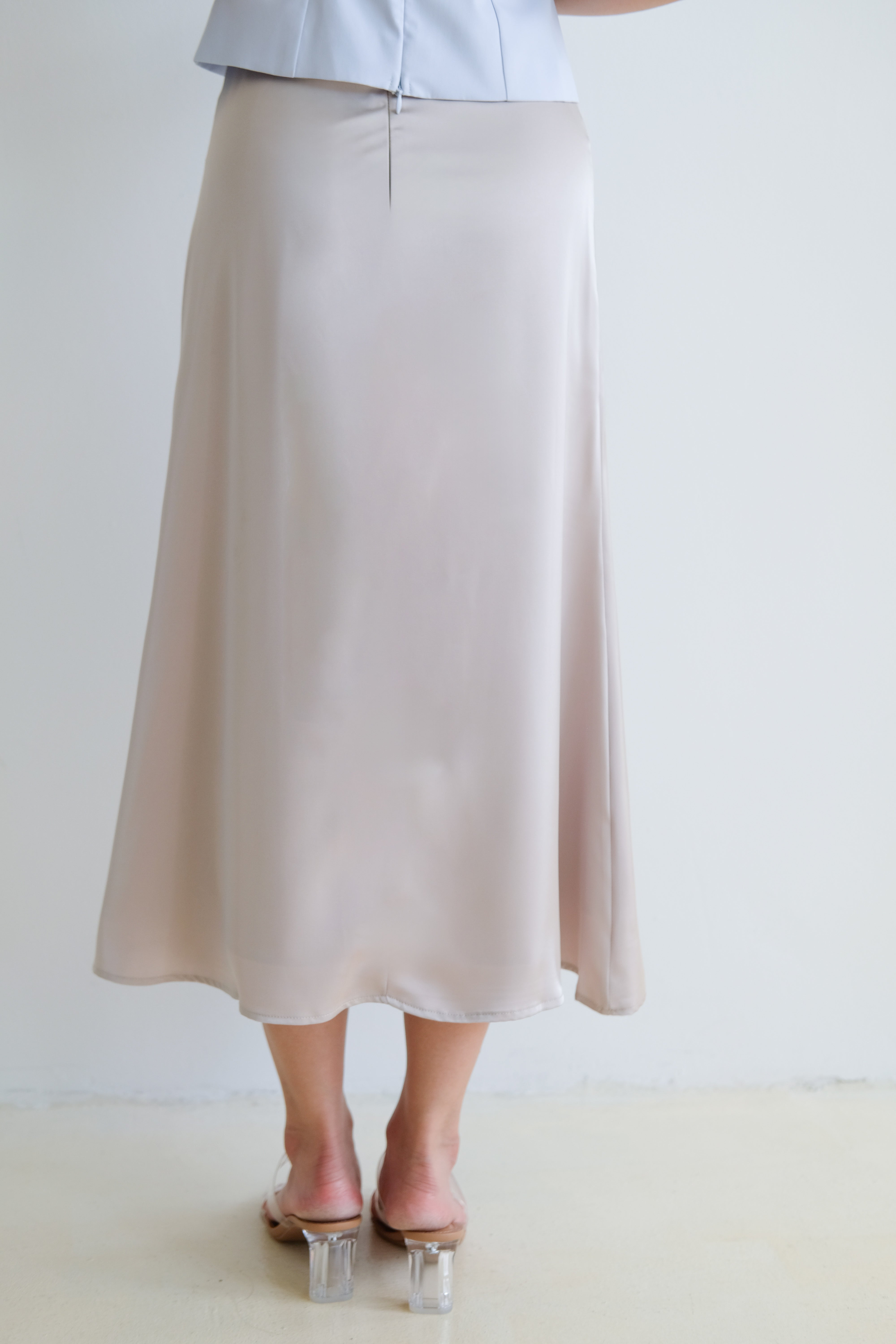 Luna Satin Midi Skirt (Champagne)