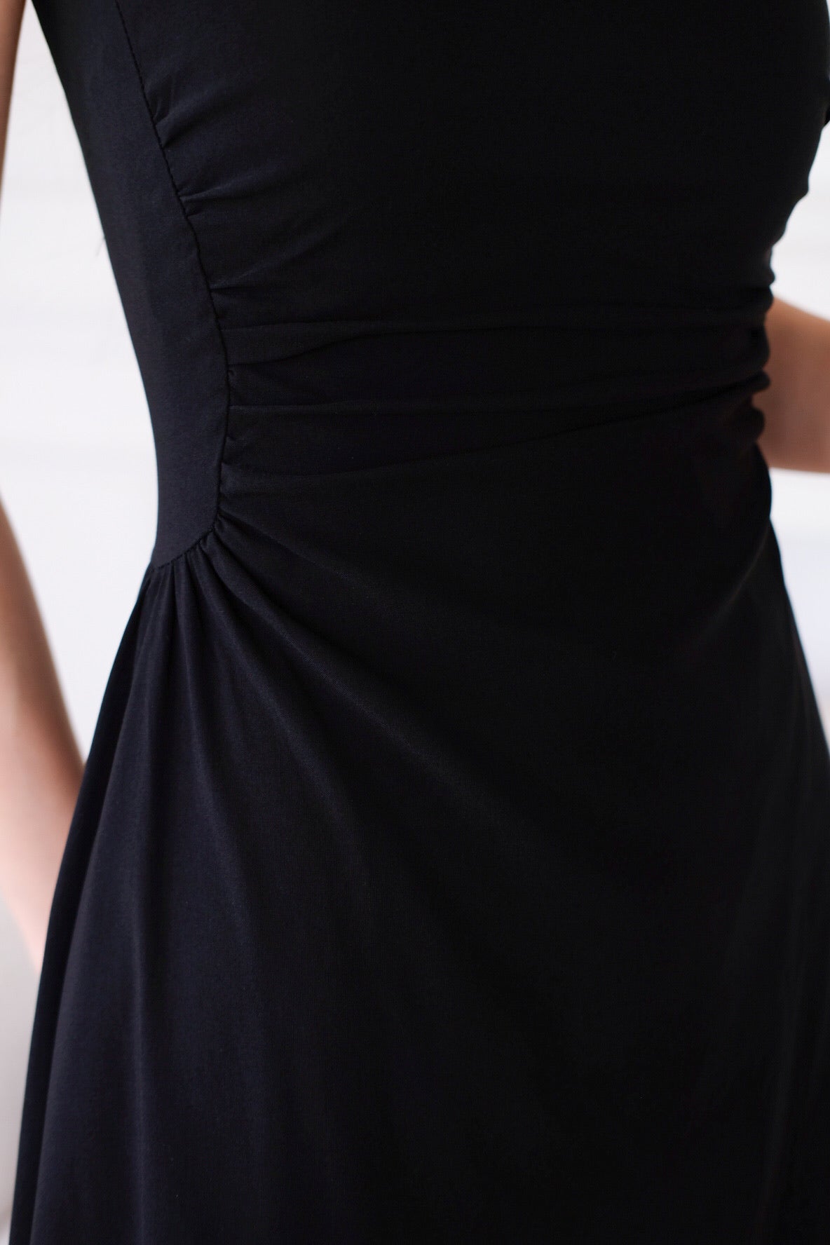 Bernice Cinch Waist Maxi Dress (Black)