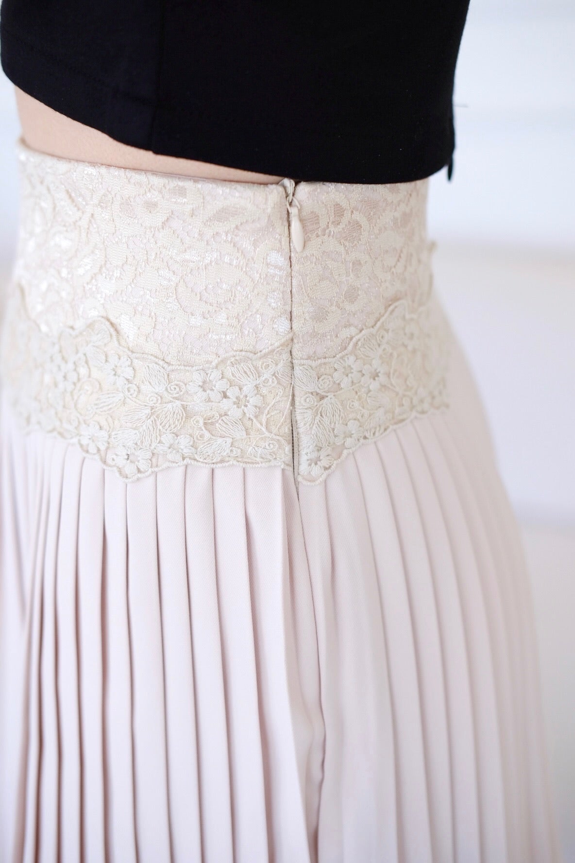 Ballerina Pleated Lace Skirt (Beige)