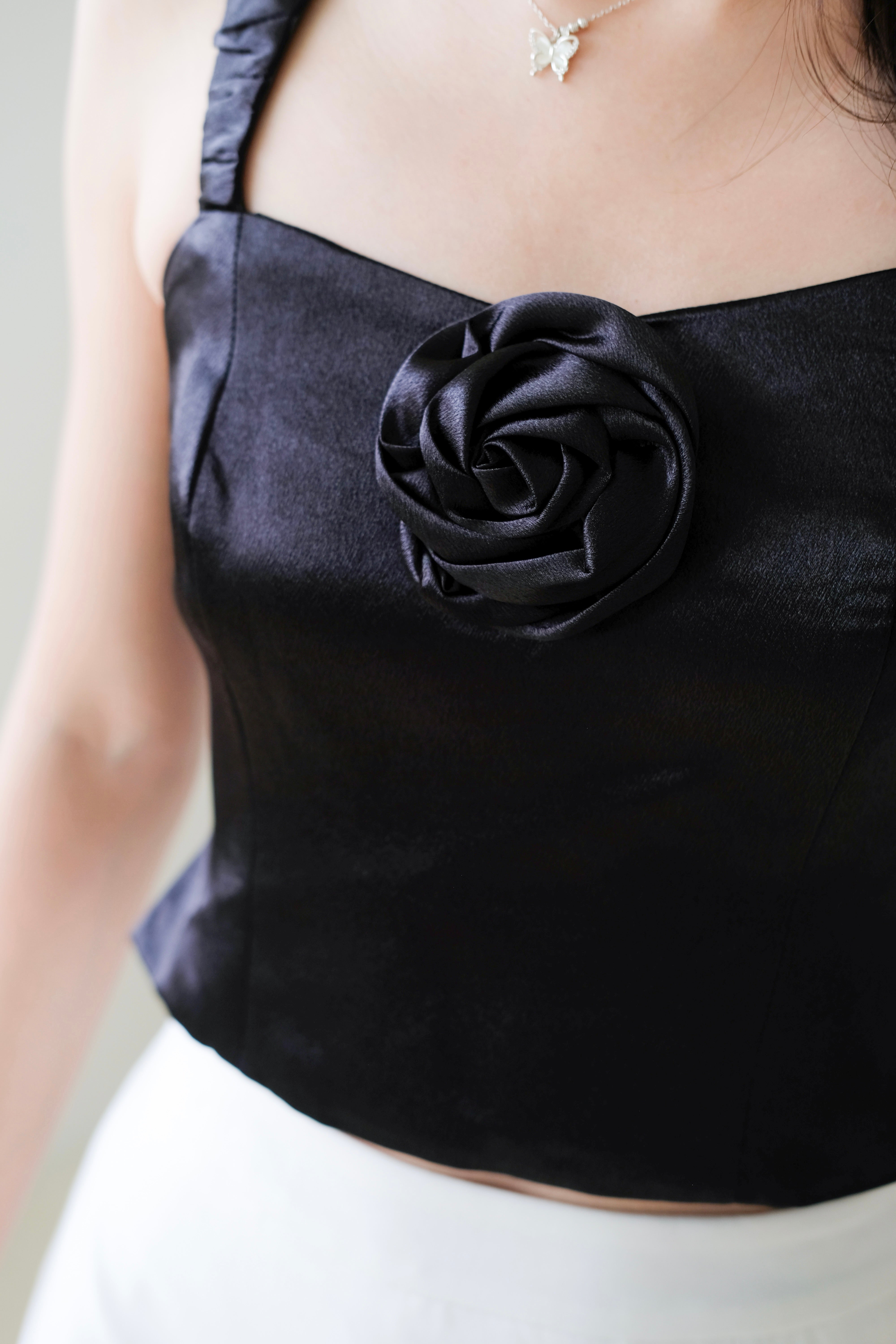 Amaris Satin Bubble Ruched Strap Crop Top (Black)