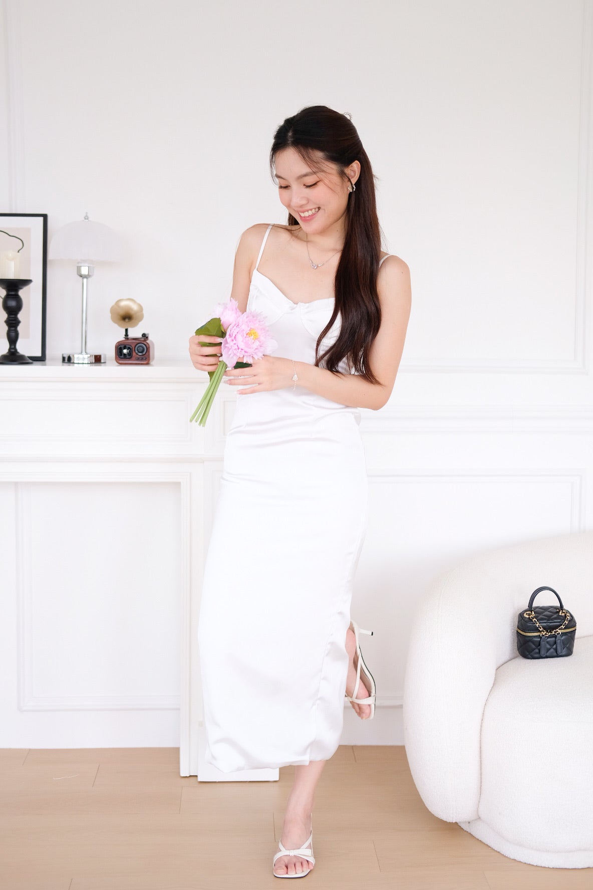 Elizabeth Sweetheart Satin Maxi Dress (White)