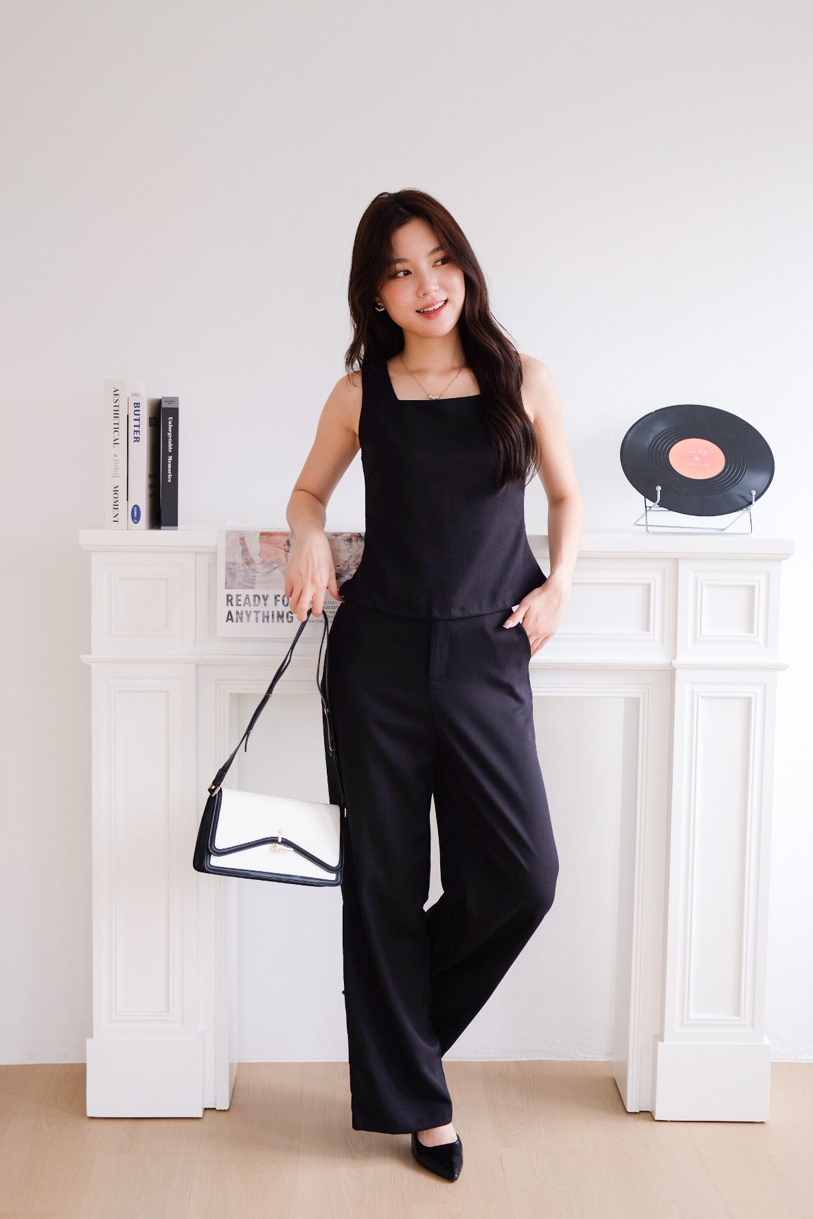 Reagan Square Neck Minimal Set (Black)