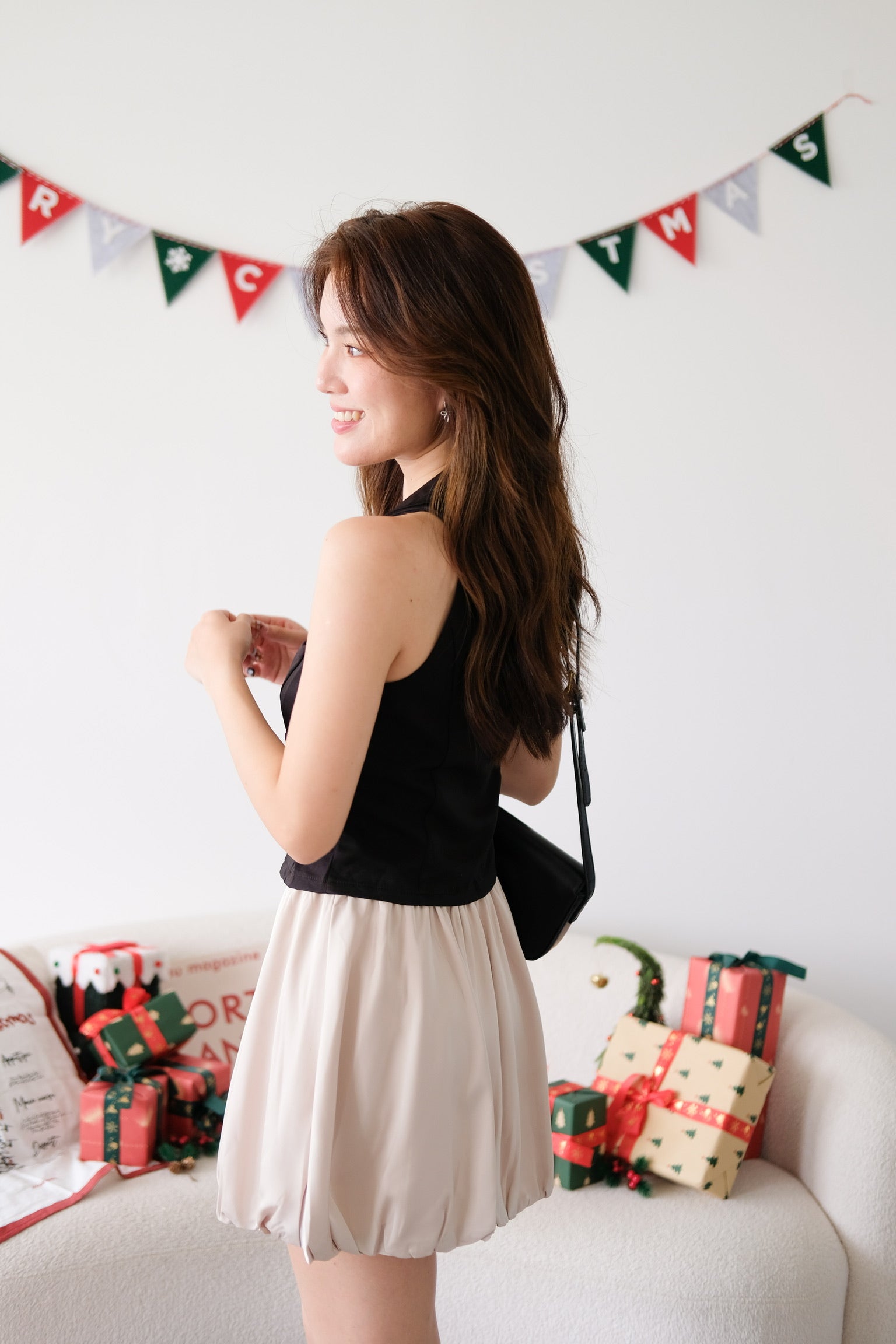 Naru Ruffle Collared Crop Top (Black)