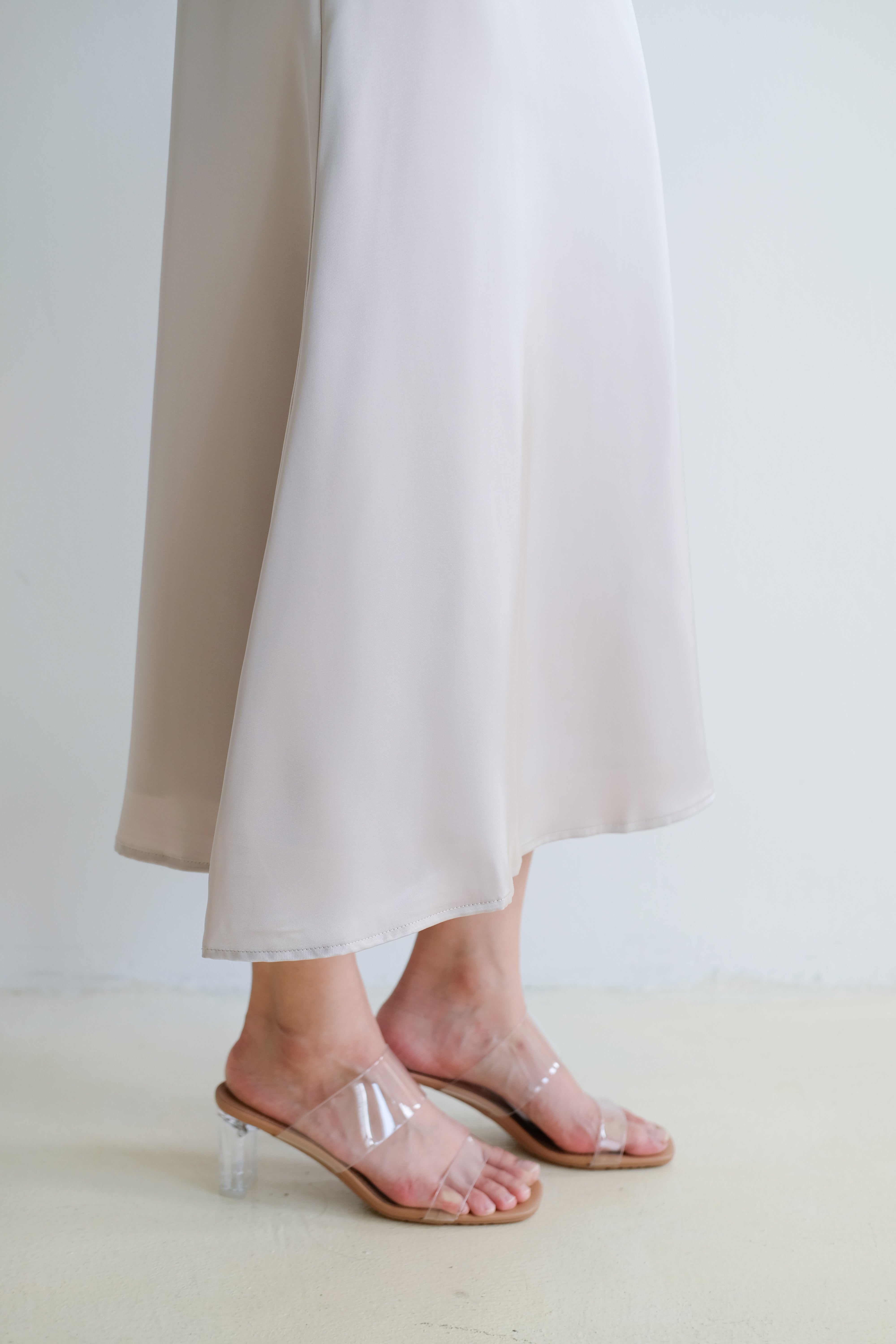 Luna Satin Midi Skirt (Champagne)