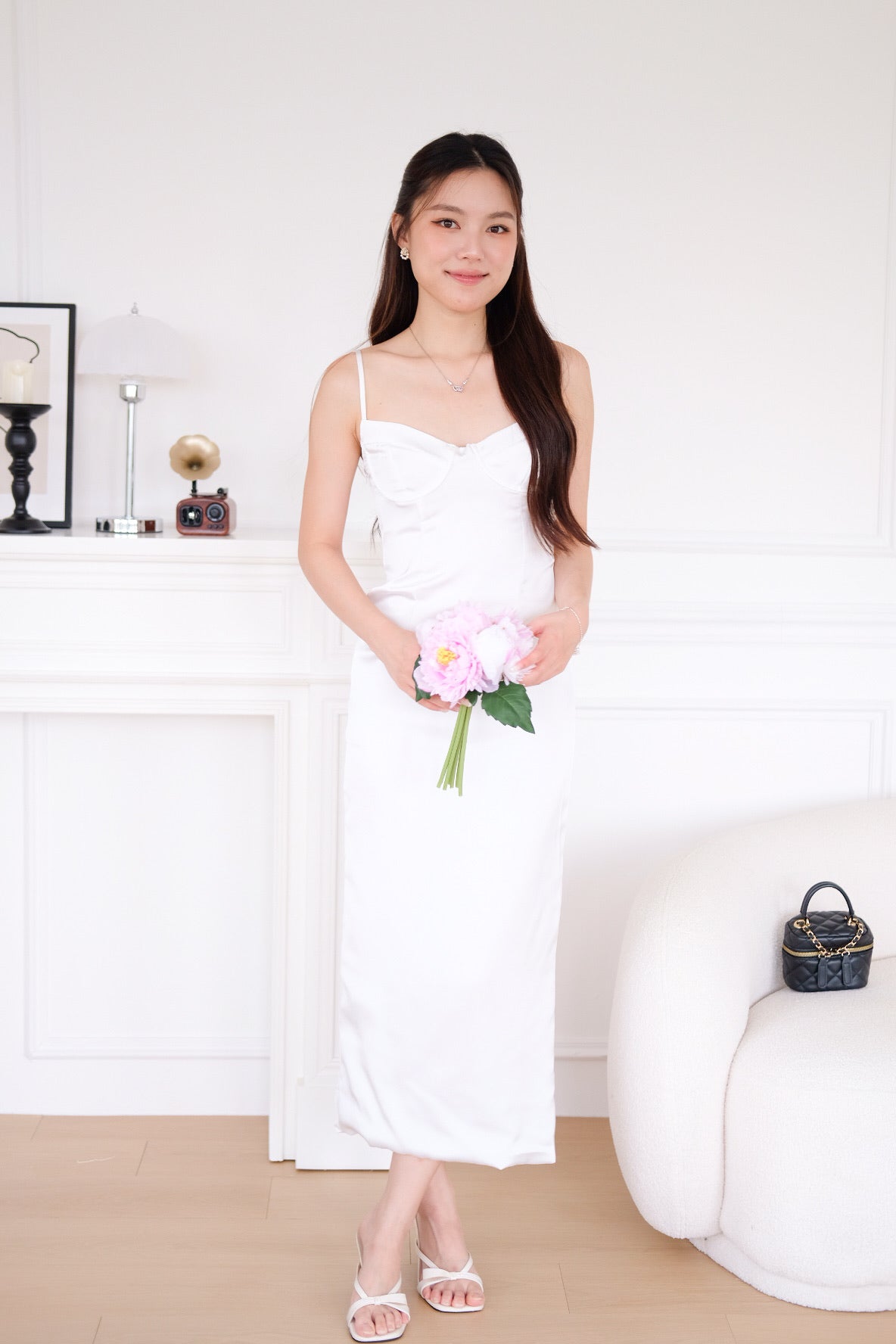 Elizabeth Sweetheart Satin Maxi Dress (White)
