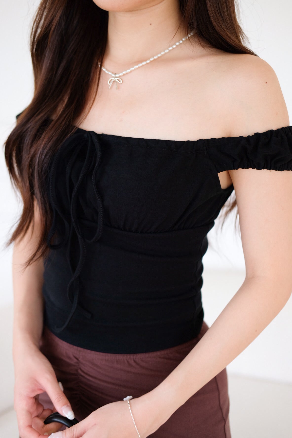 Kimmy Ruched Off Shoulder Crop Top (Black)