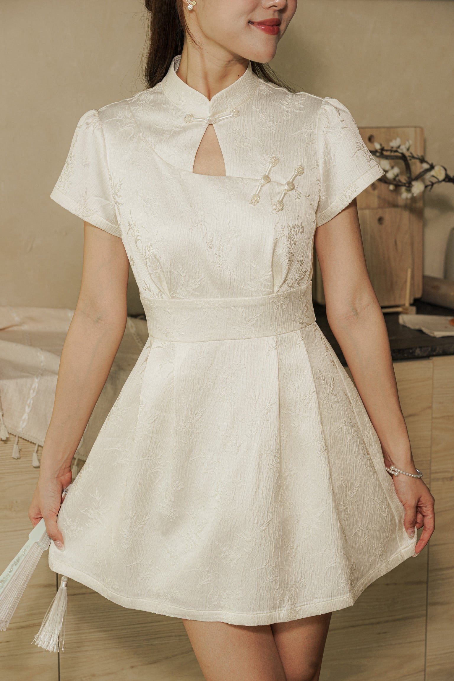 墨雨云间 Moonmist Sleeved Cheongsam Dress (Cream)