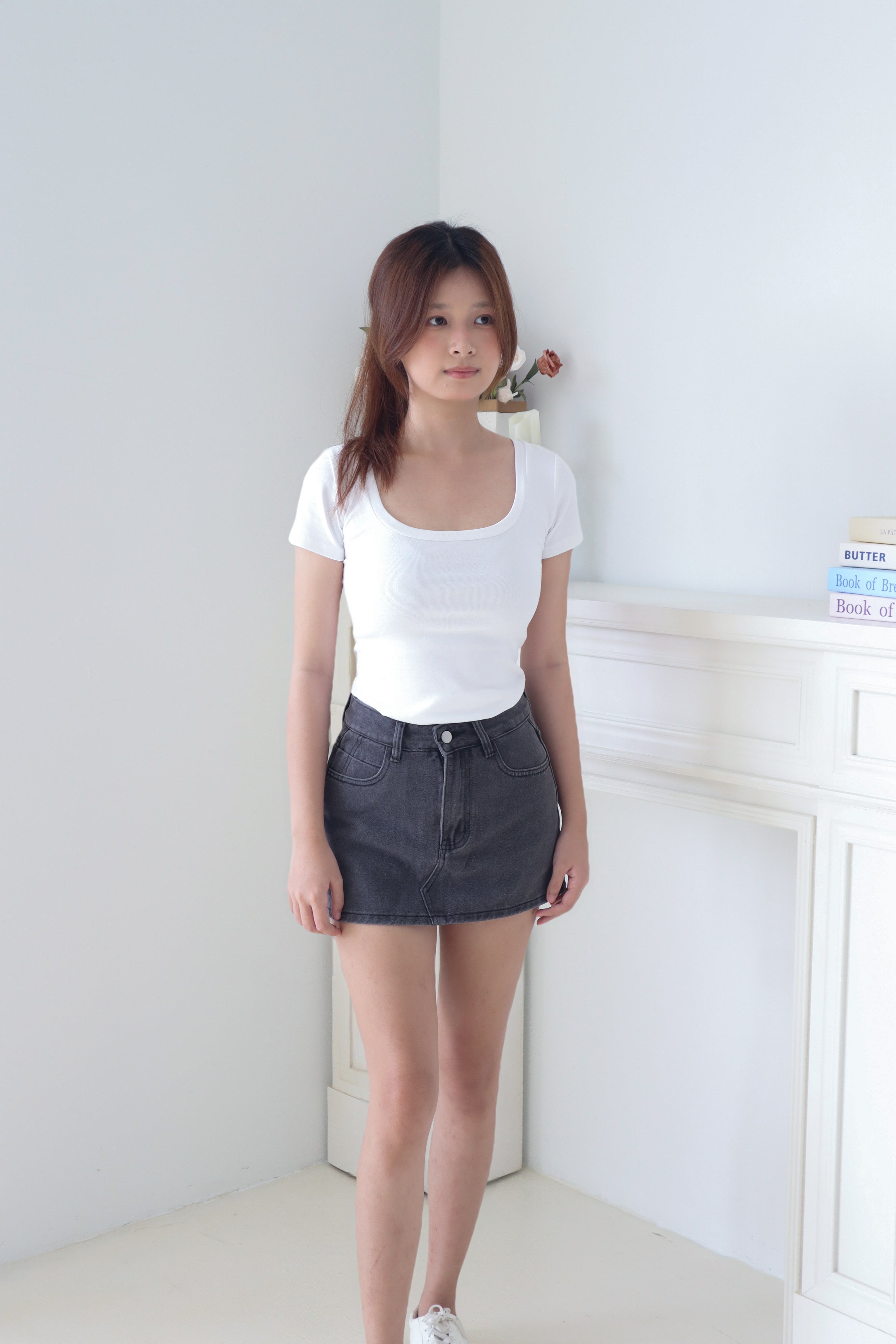 White Slim Fit U-Neck Short Sleeve T-shirt