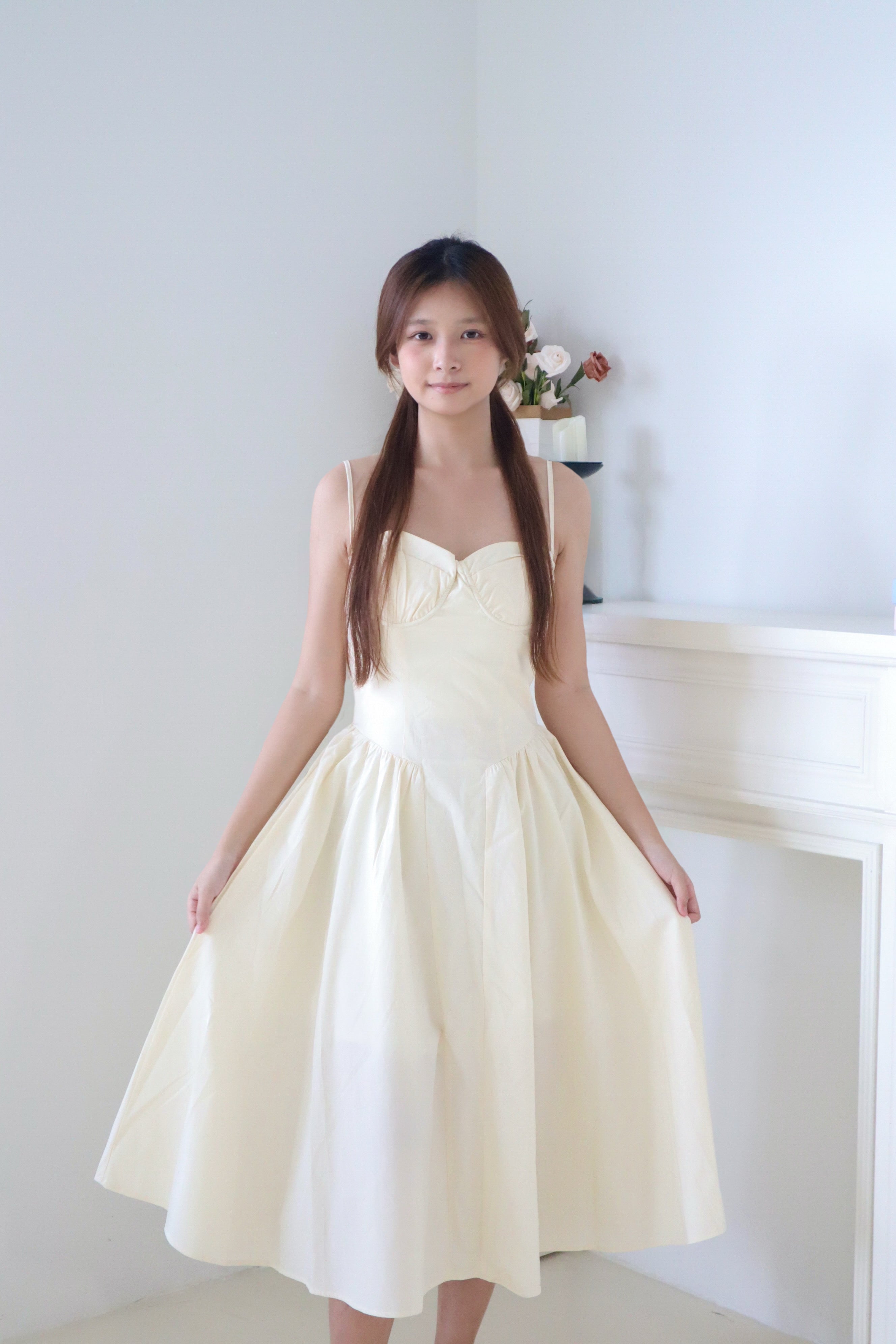 Cream Sweetheart Neck Strap Midi Dress