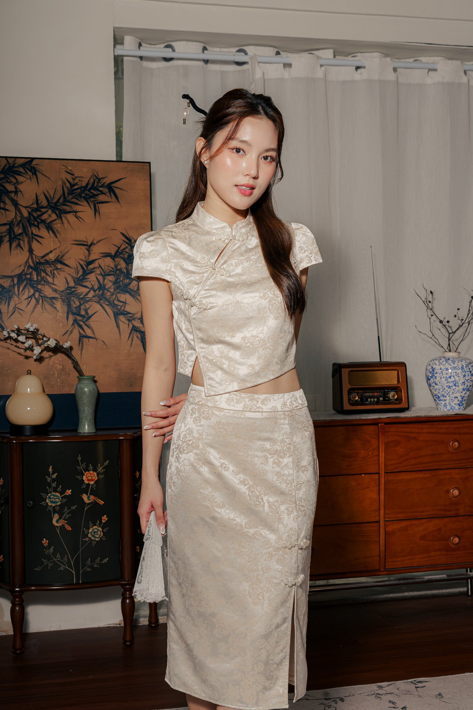 冰清玉洁 Jade Sleeved Cheongsam Top (Beige Cream)