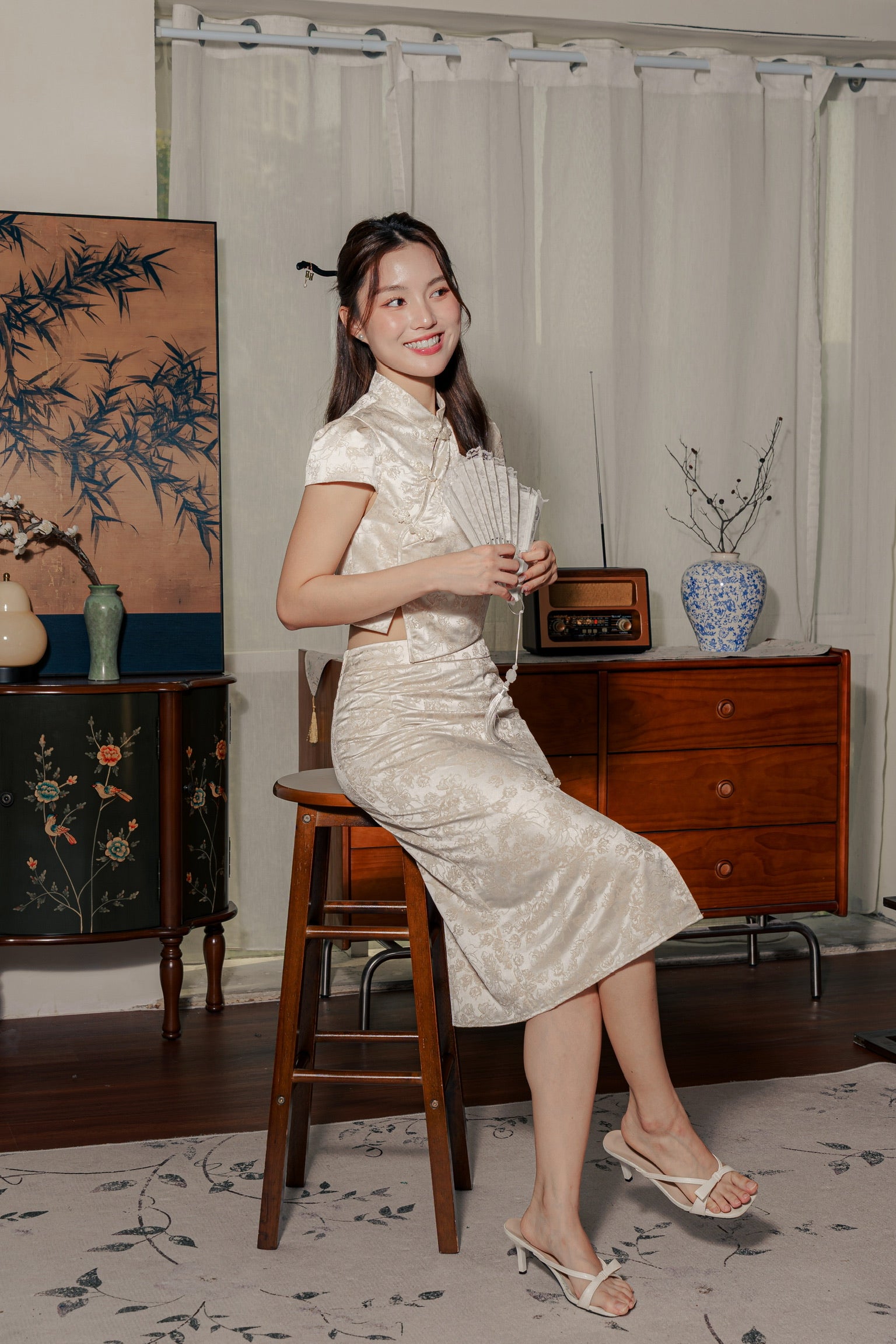 冰清玉洁 Jade Sleeved Cheongsam Top (Beige Cream)