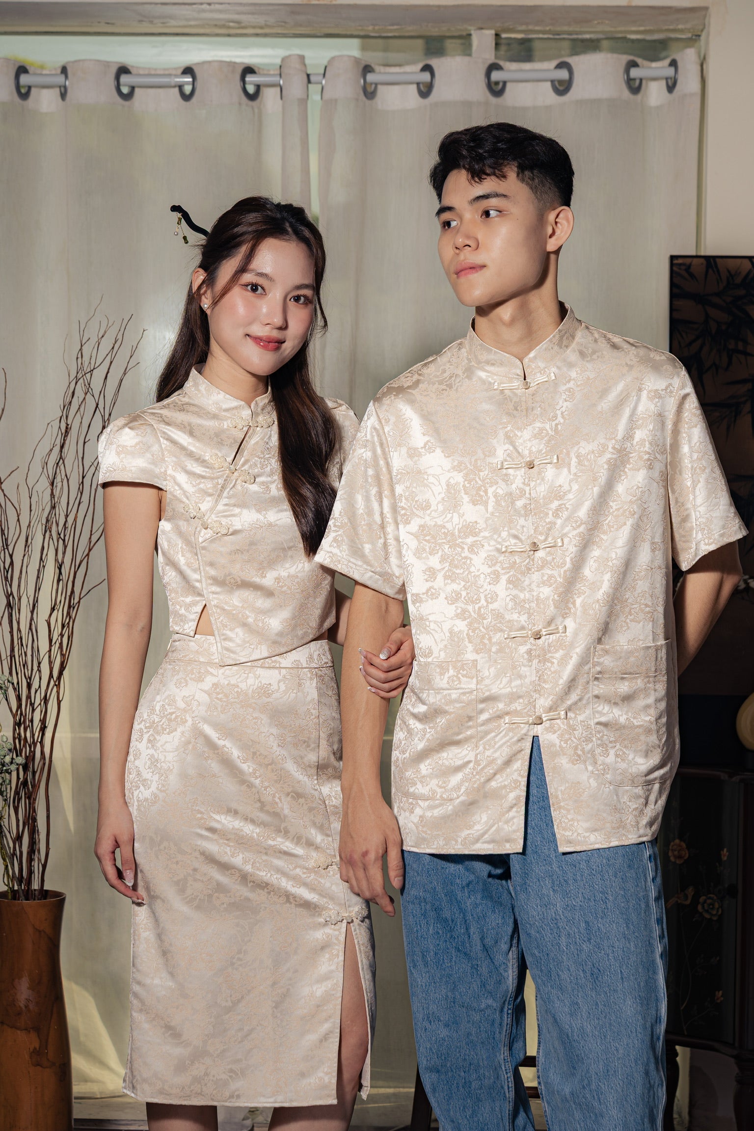 冰清玉洁 Jade Sleeved Cheongsam Top (Beige Cream)