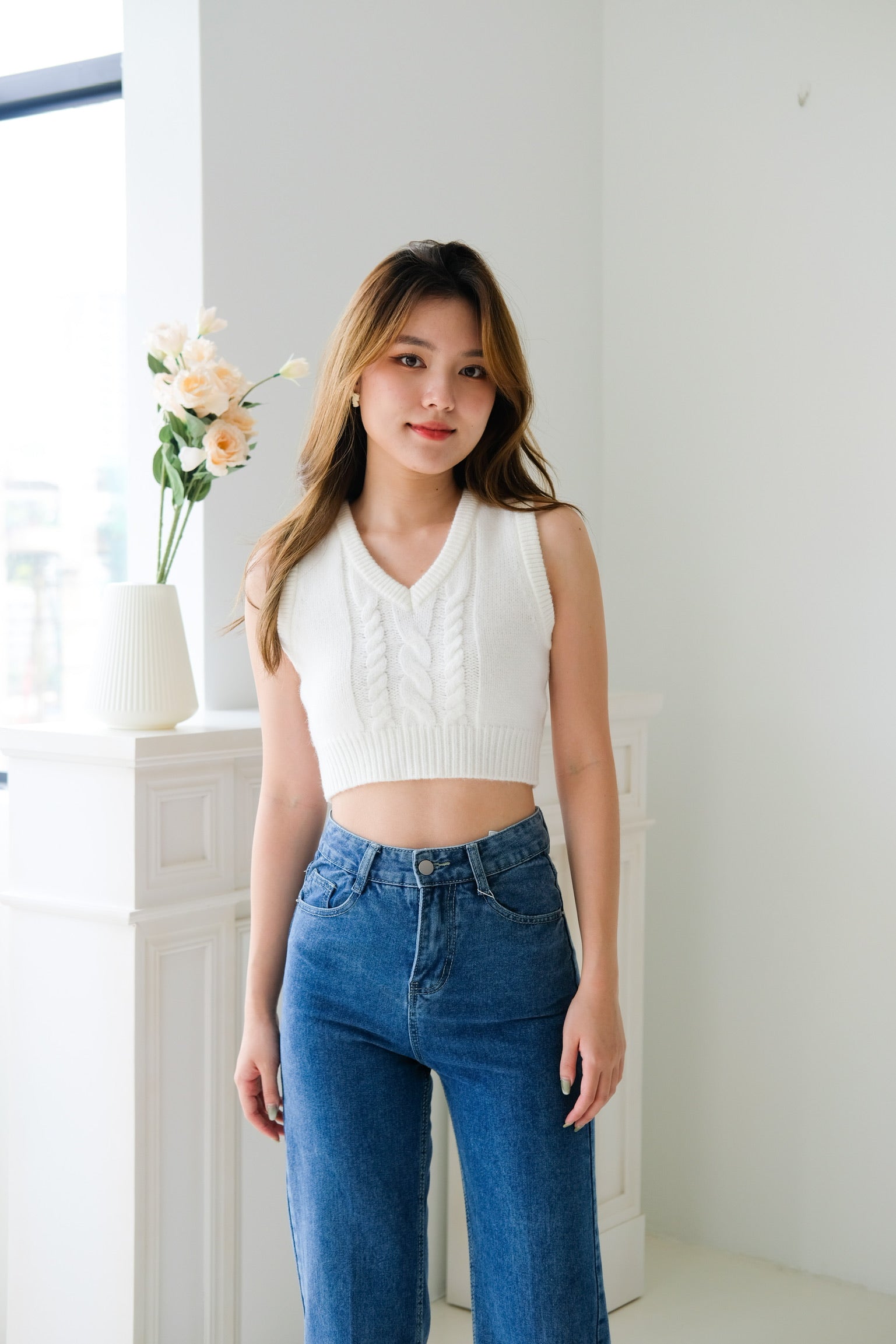 Aleena Knit Cropped Vest (White)