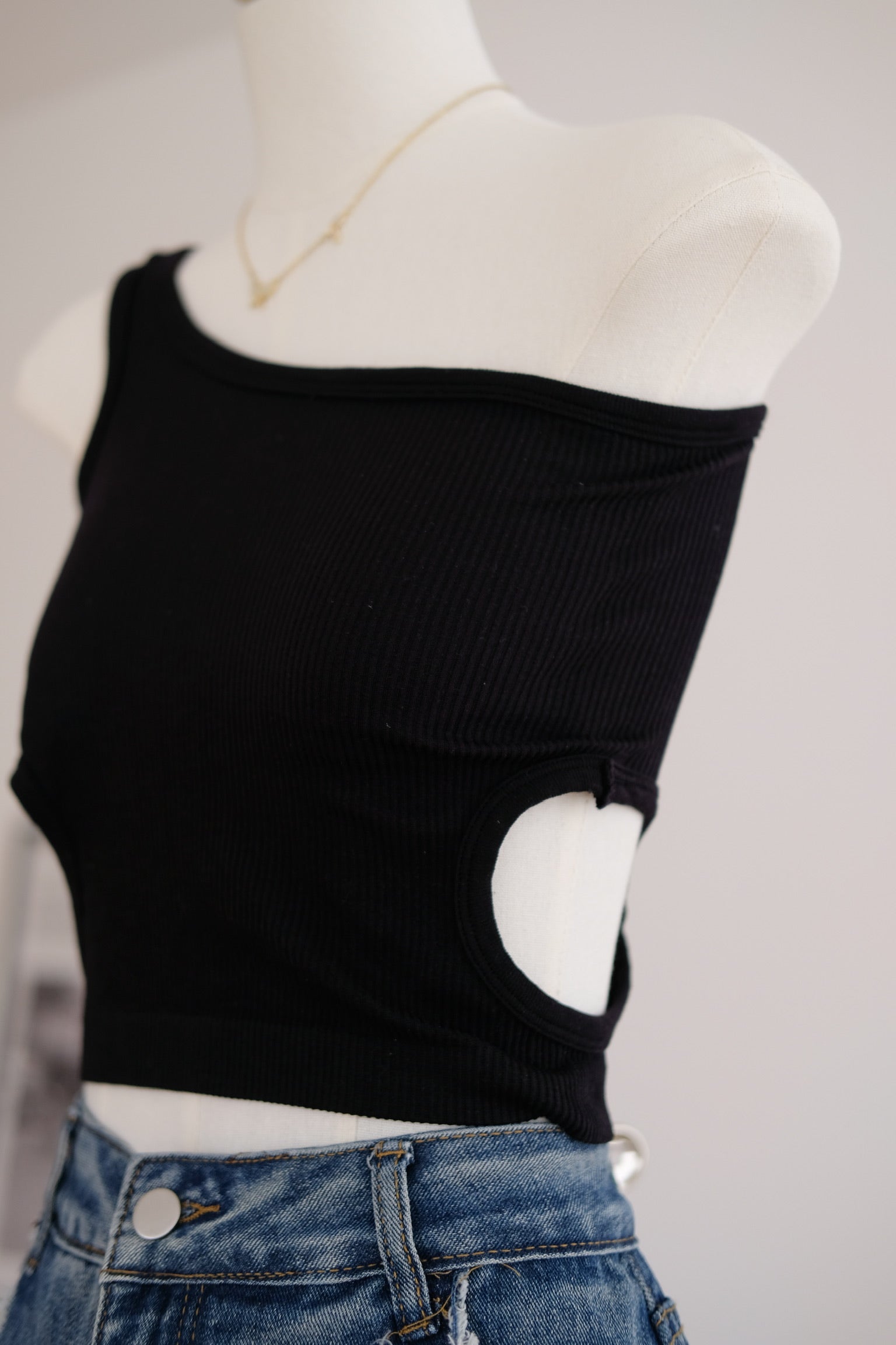 One-Shoulder Padded Cutout Knit Top (Black)