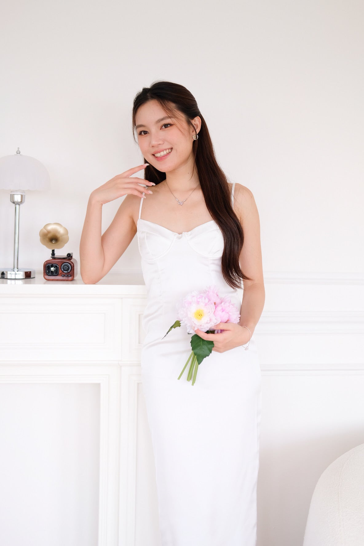 Elizabeth Sweetheart Satin Maxi Dress (White)
