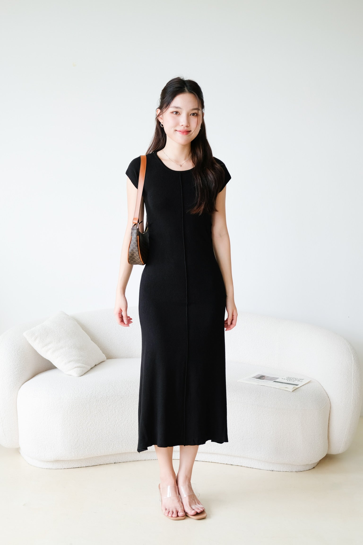 Samantha Crew Neck Knit Maxi Dress (Black)