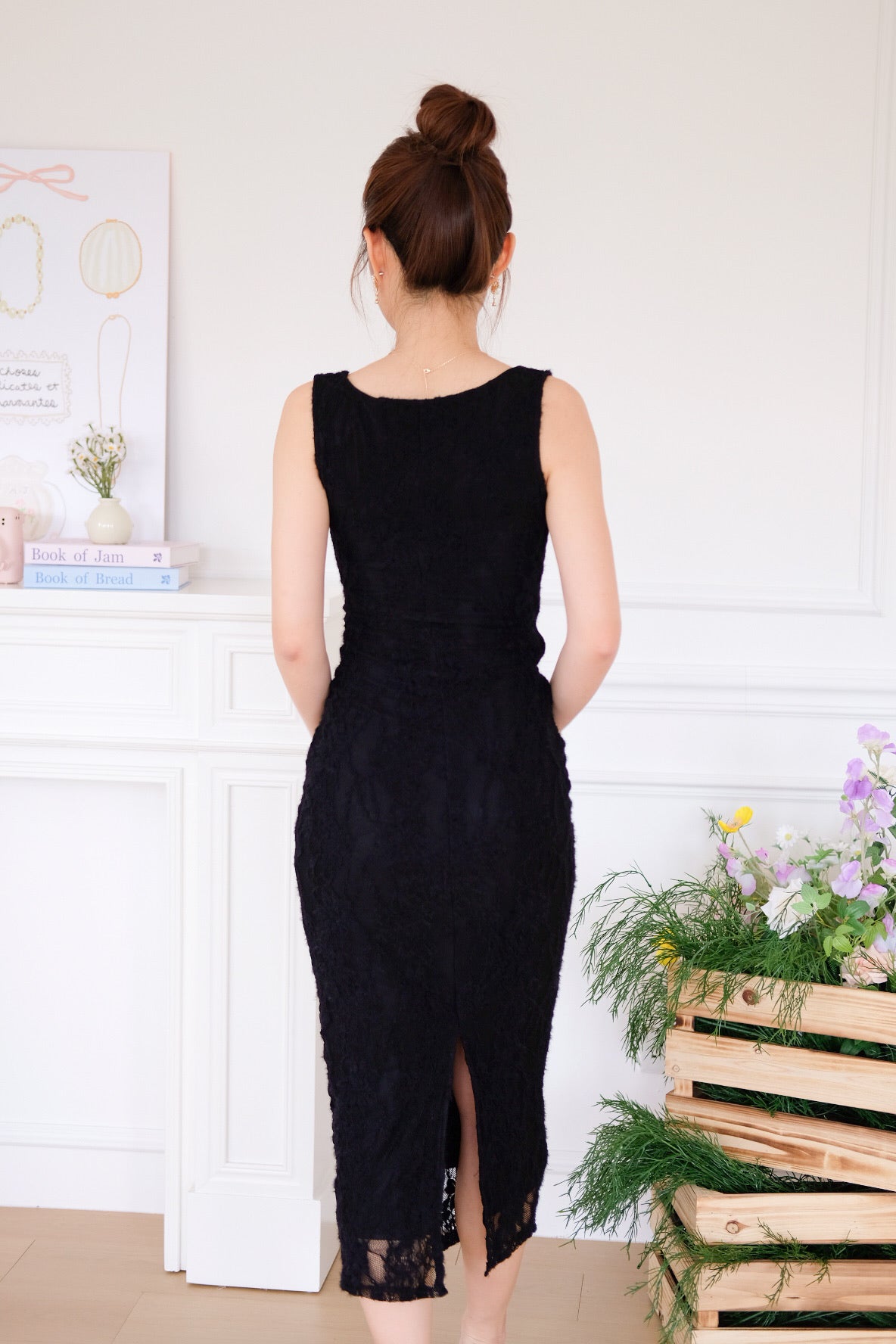 Aralyn Lace Sculpted Bodycon Midi Dress (Black)