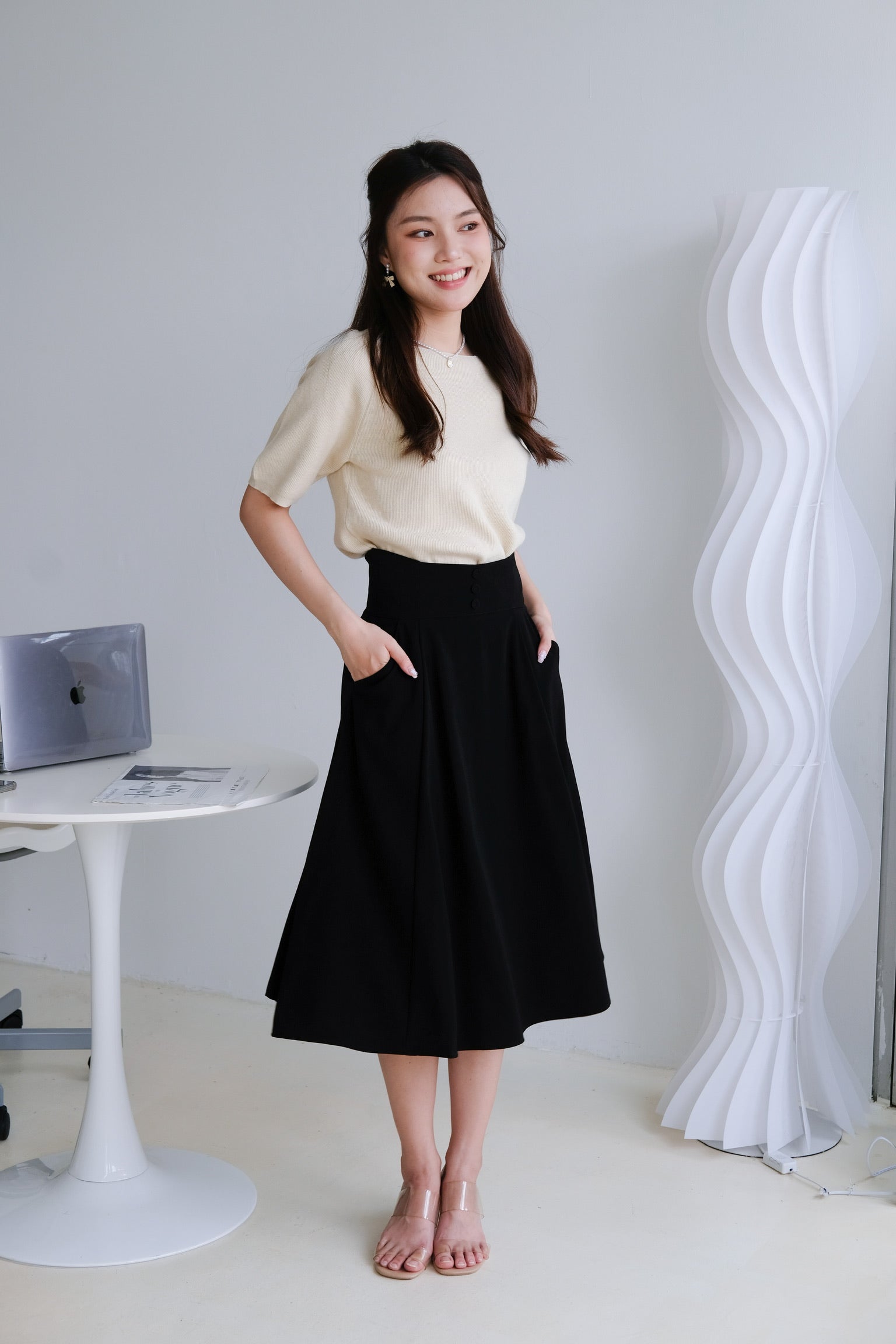 Donna Pocket A Line Midi Skirt (Black)