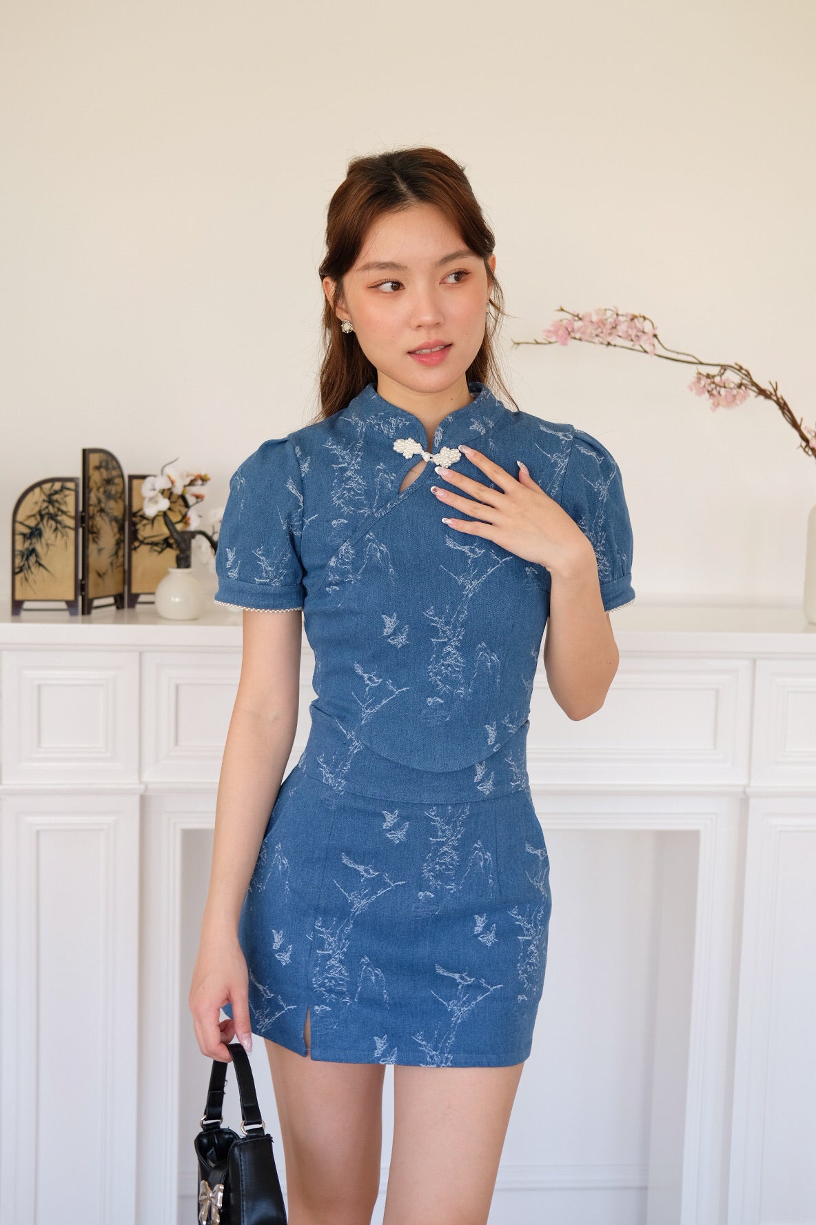 Jun Ru Floral Pearl Denim Cheongsam Set (Medium Blue)