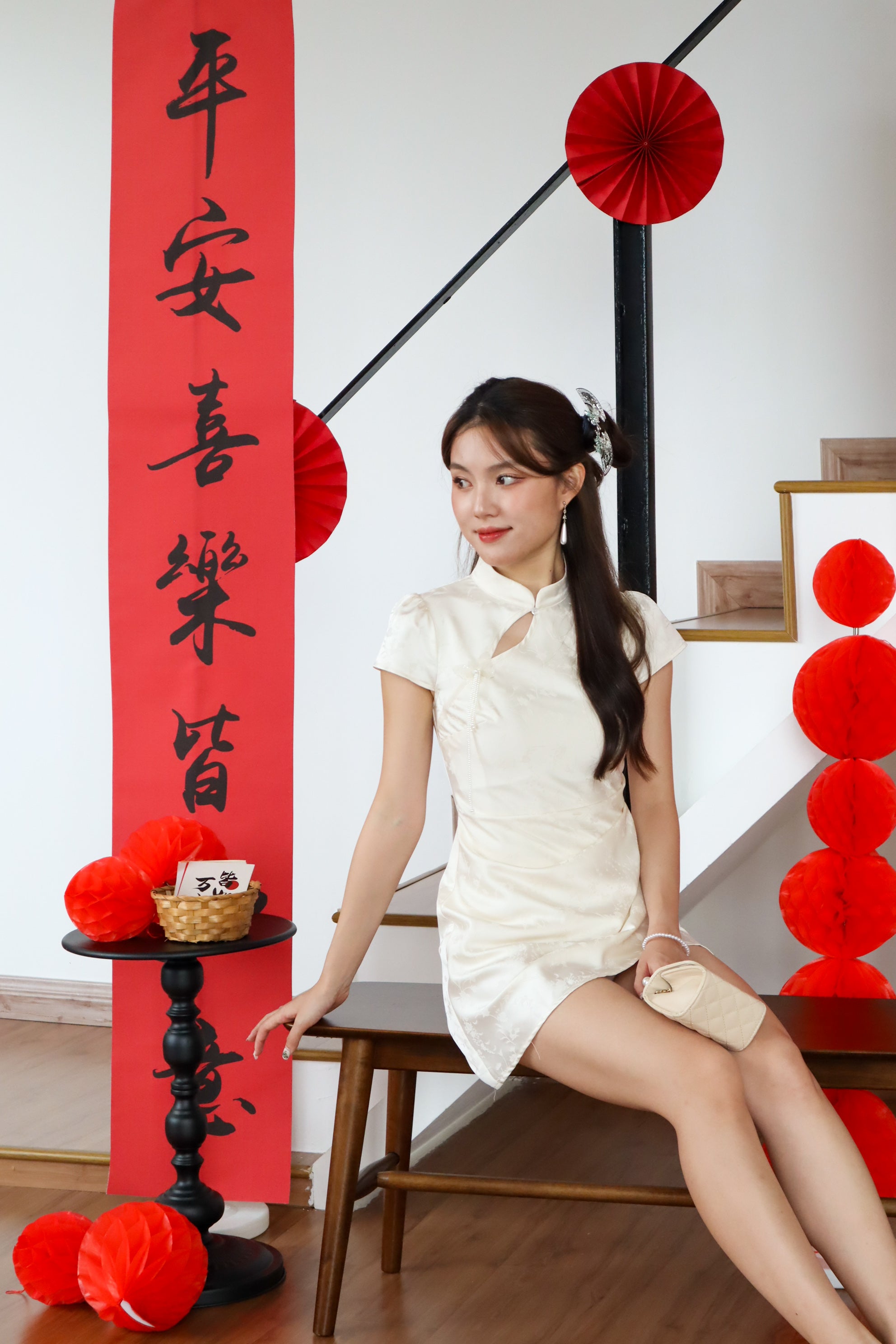 玉兰 Yulan Sleeved Satin Cheongsam (Cream)