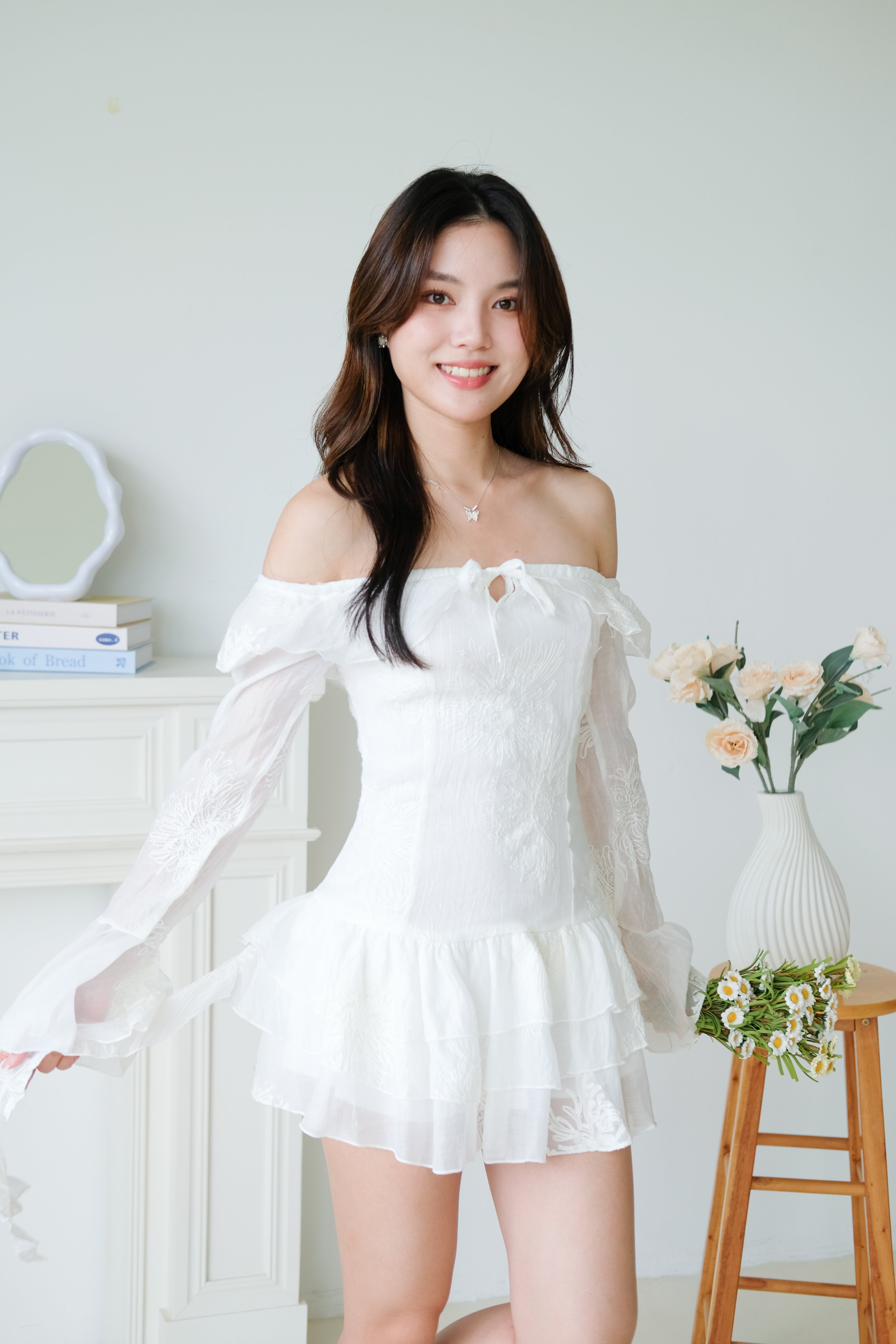 Kate Off Shoulder Organza Ruffle Dress (Off White）