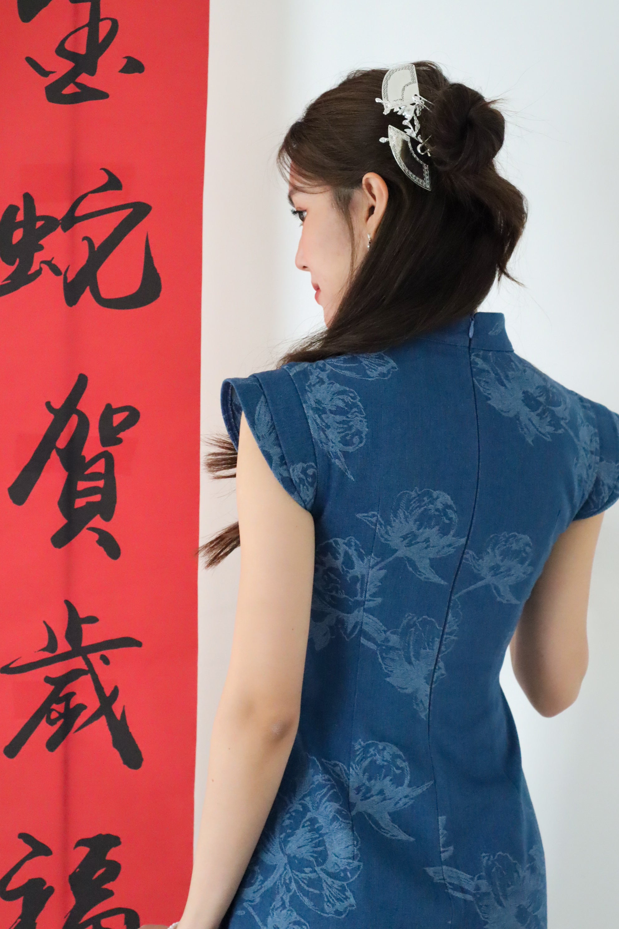 若瑶 Ruo Yao Midnight Bloom Denim Cheongsam