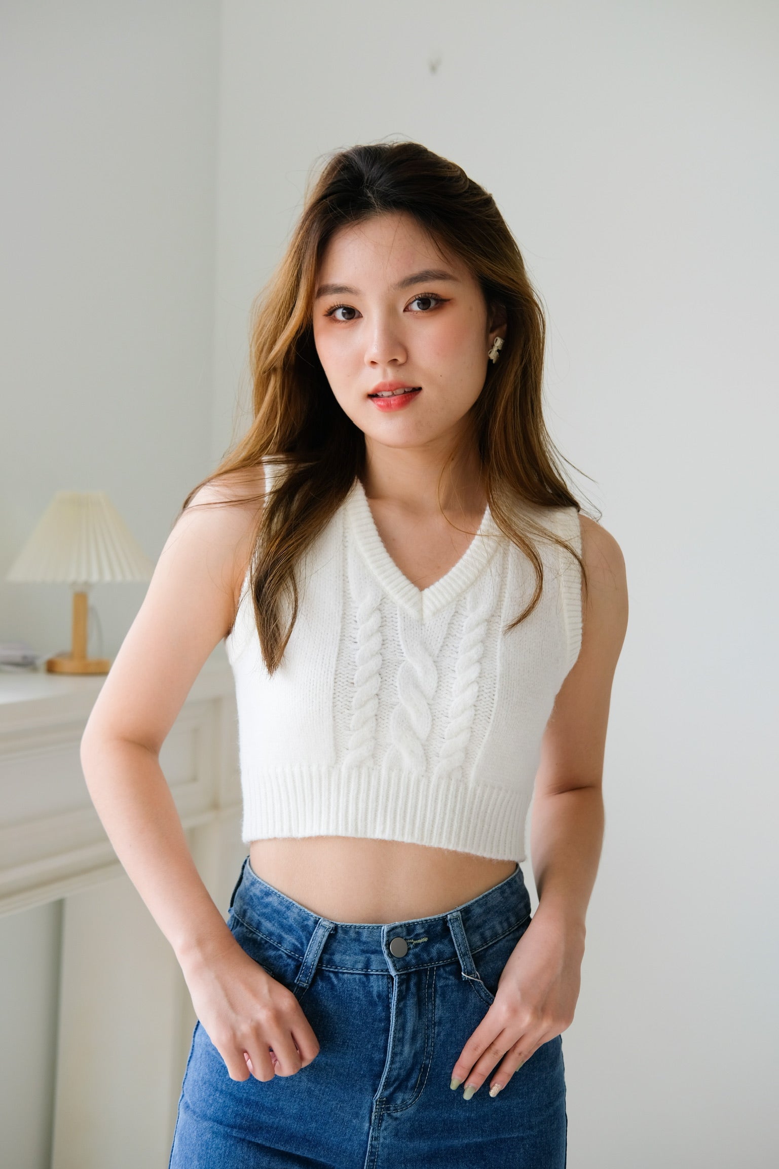 Aleena Knit Cropped Vest (White)